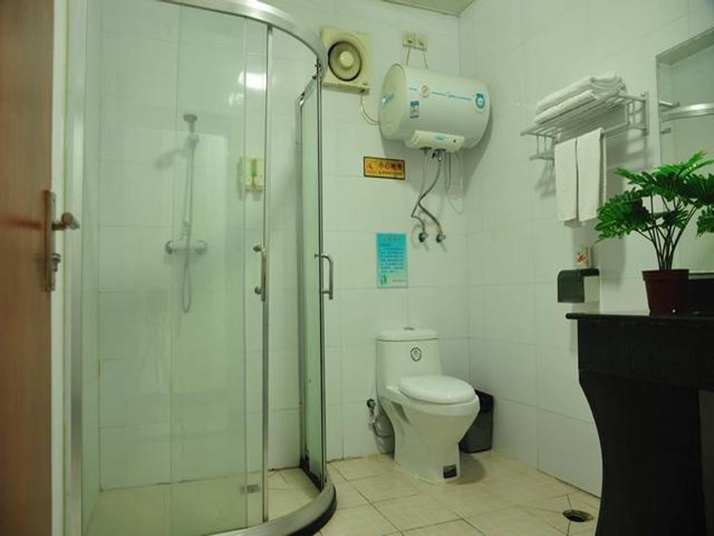 Guangdong Konggang Hotel 3*