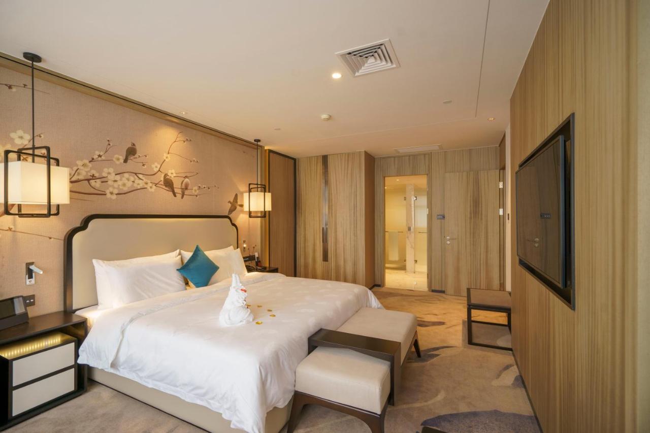 Hotel Baiyun 5*