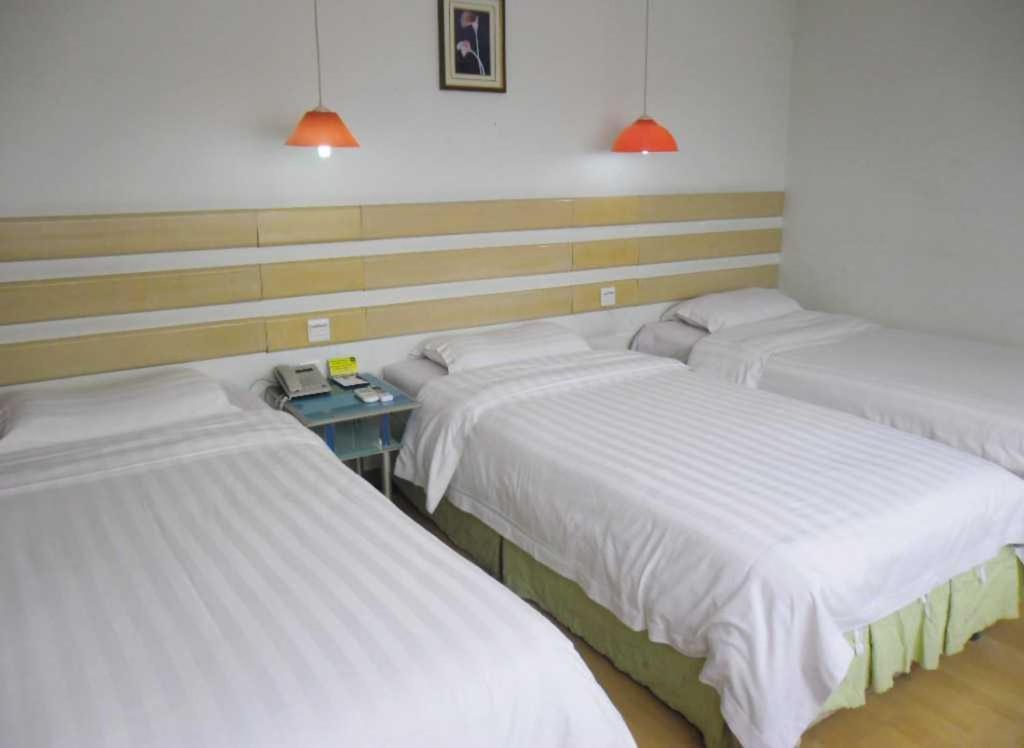 V8 - Train Station Hotel 2*