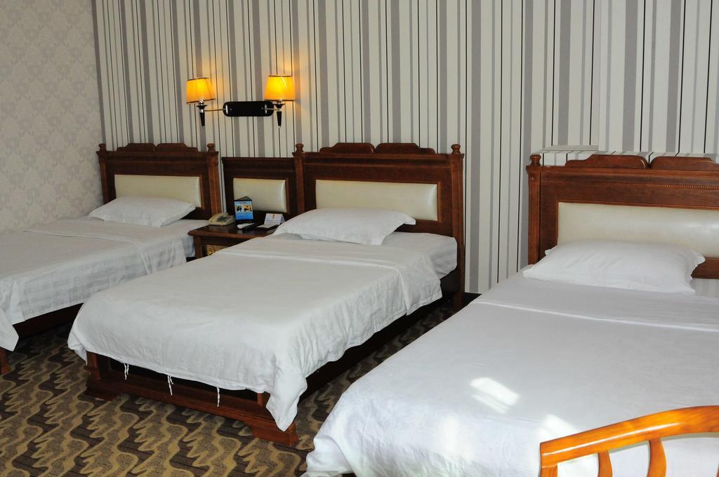 Super 8 Hotel Guangzhou Baiyun Airport Subway Station Inn 3*