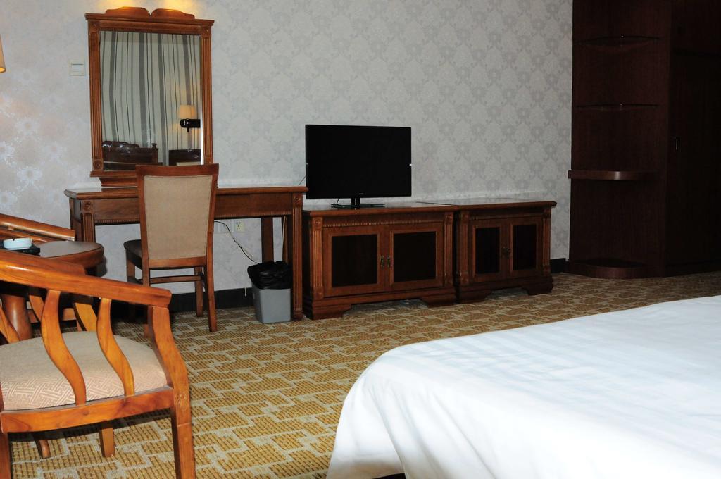 Super 8 Hotel Guangzhou Baiyun Airport Subway Station Inn Hotel