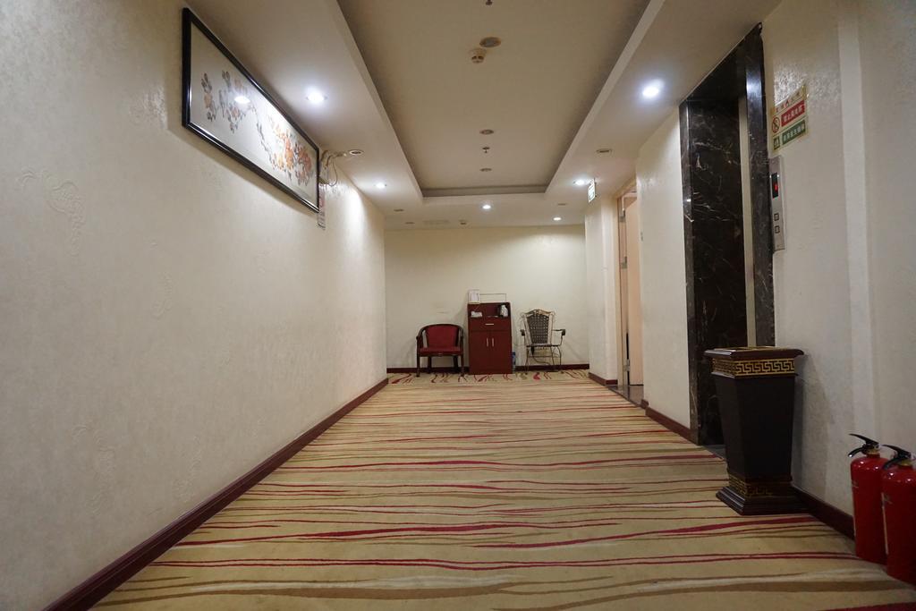 Hotel Guangdong Oversea Chinese 2*