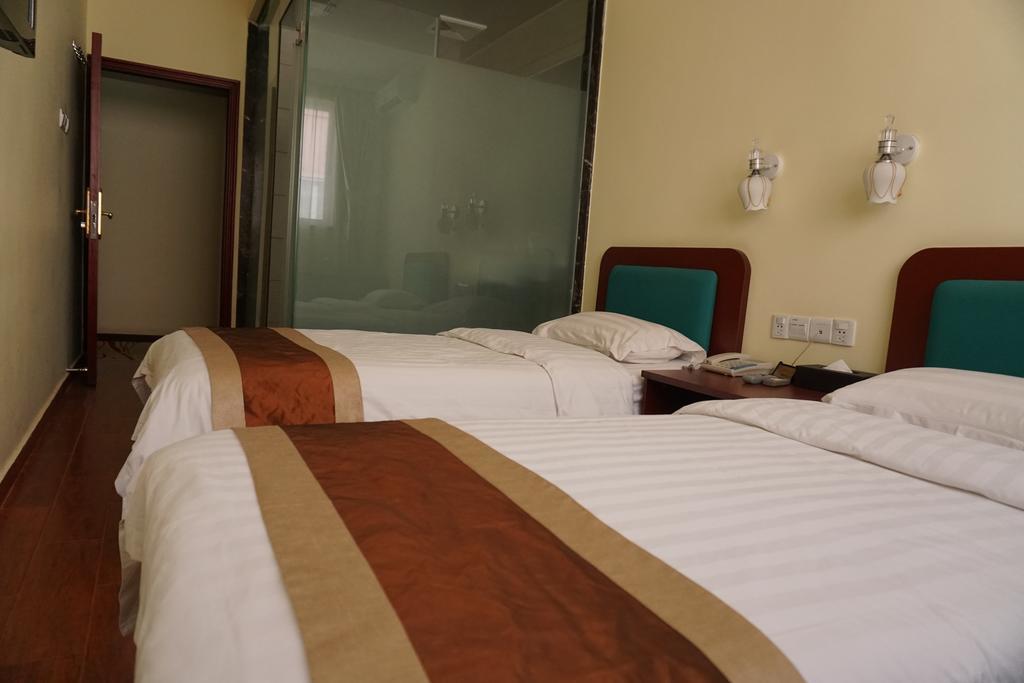 Guangdong Oversea Chinese Hotel 2*