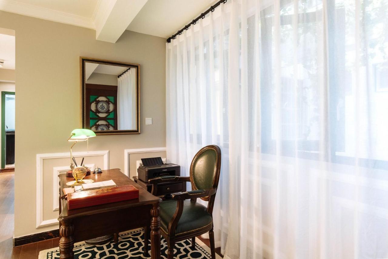 Locals Apartment: Liwan District Near Changshoulu Metro Apartment