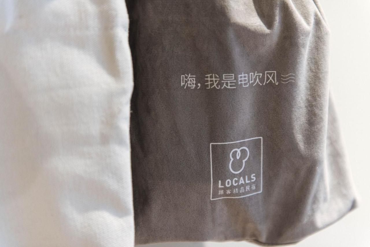 Locals Apartment: Liwan District Near Changshoulu Metro