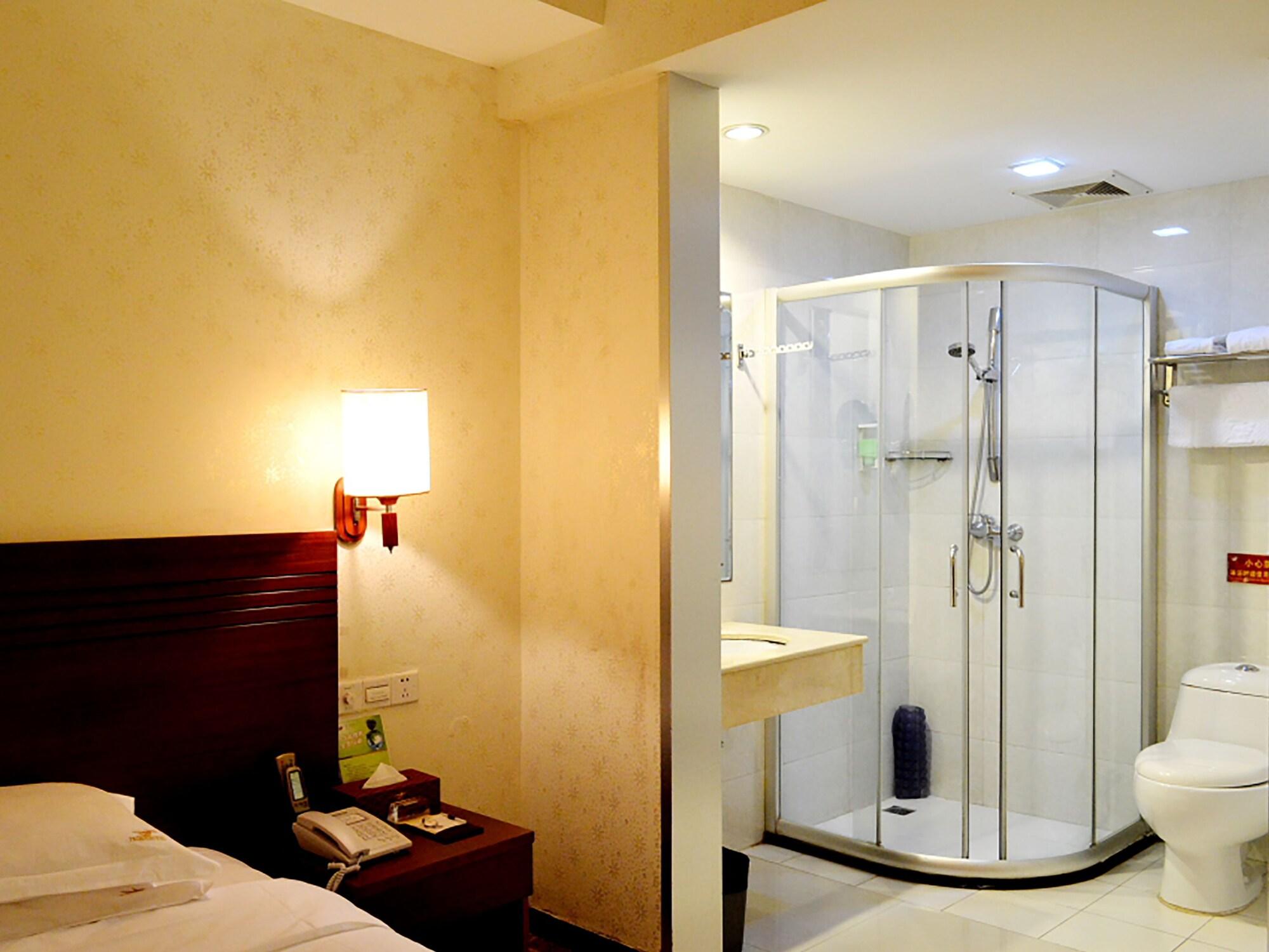 Pa Zhou Plaza Hotel 3*