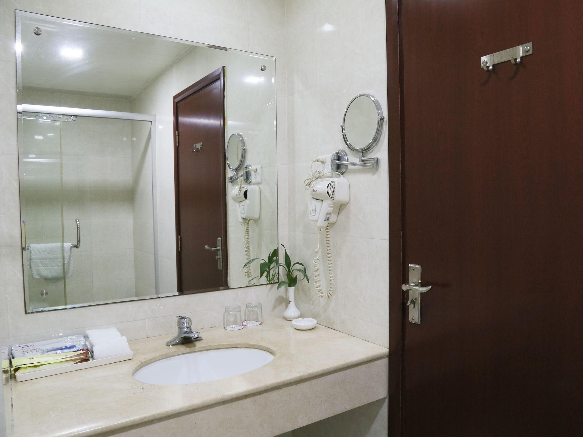 Pa Zhou Plaza 3*
