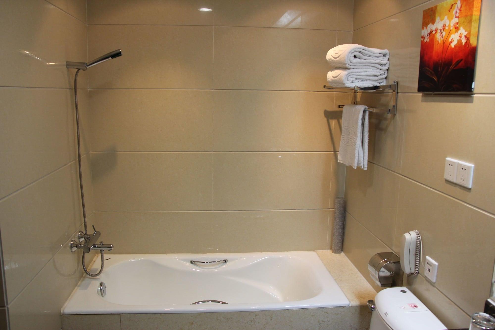 Yifeng Hotel 3*
