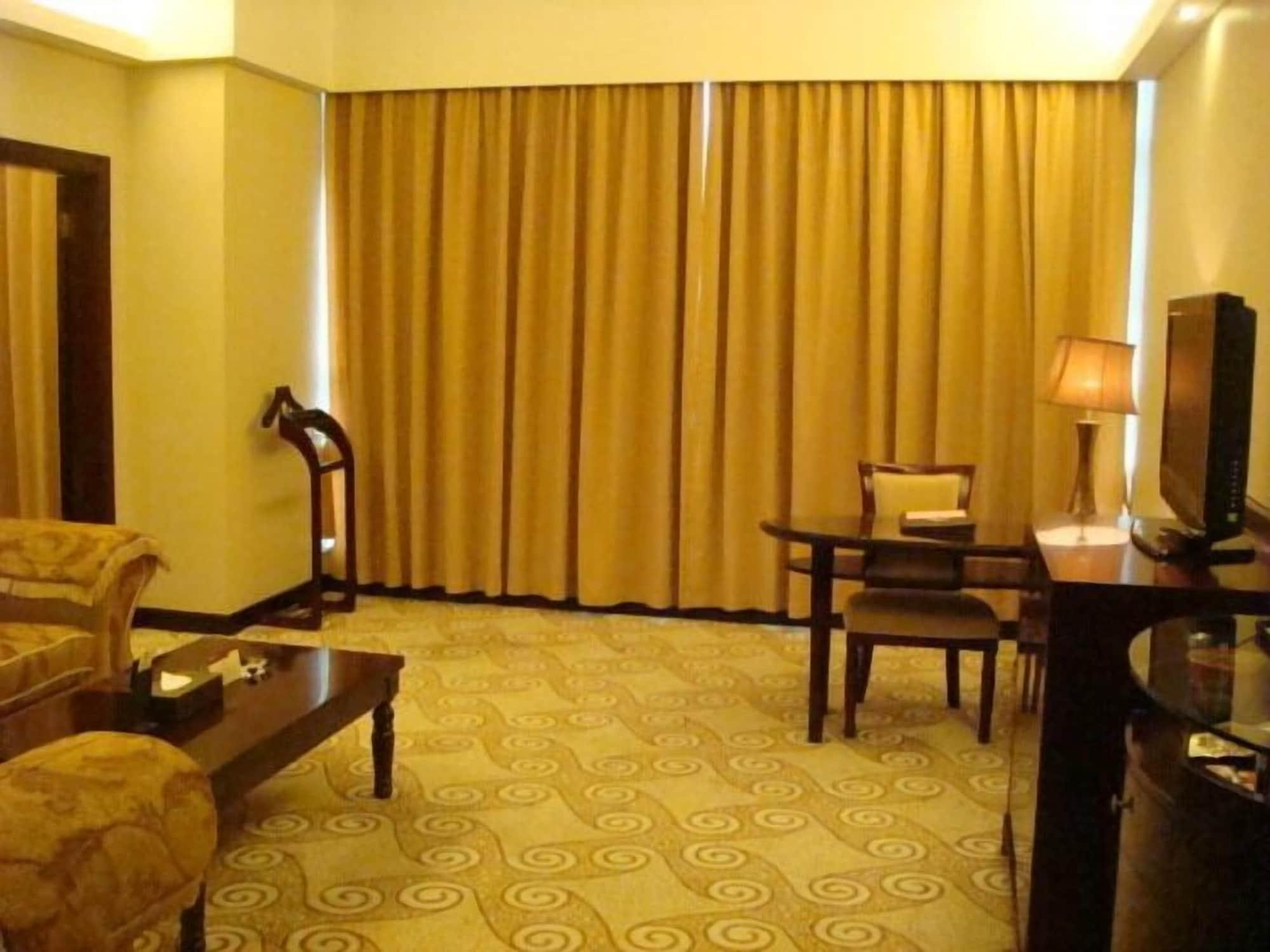 Hotel Yifeng 3*