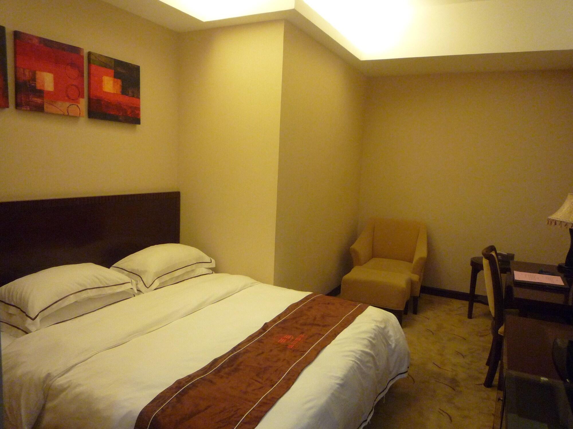 Yifeng Hotel 3*
