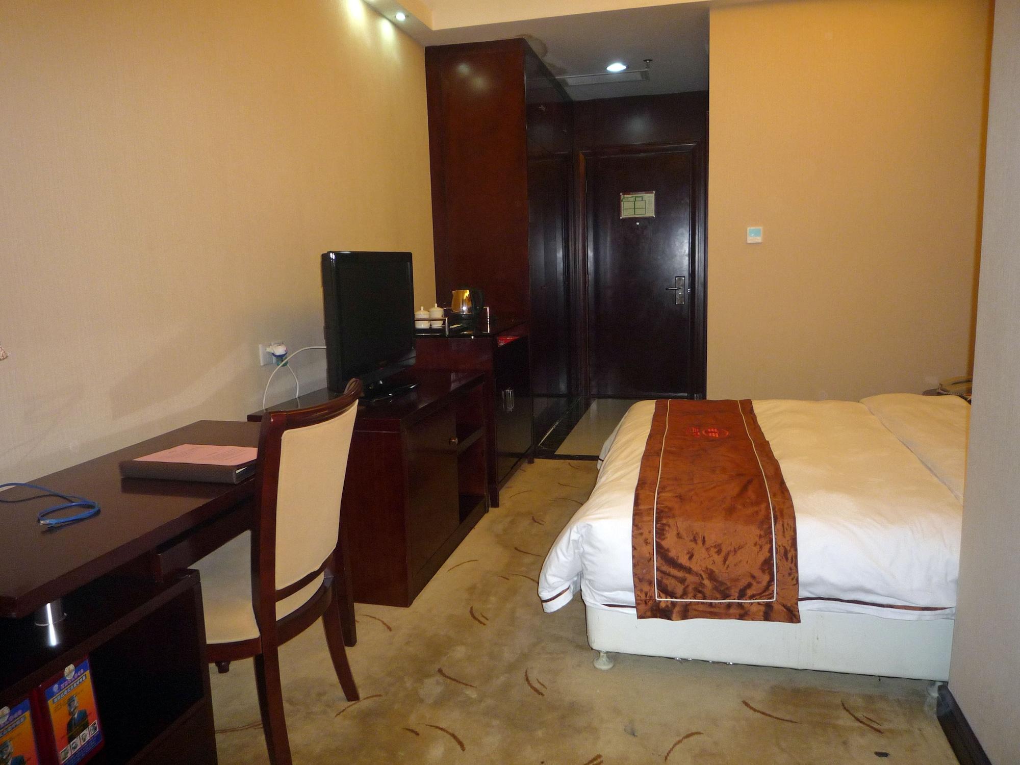 Hotel Yifeng 3*