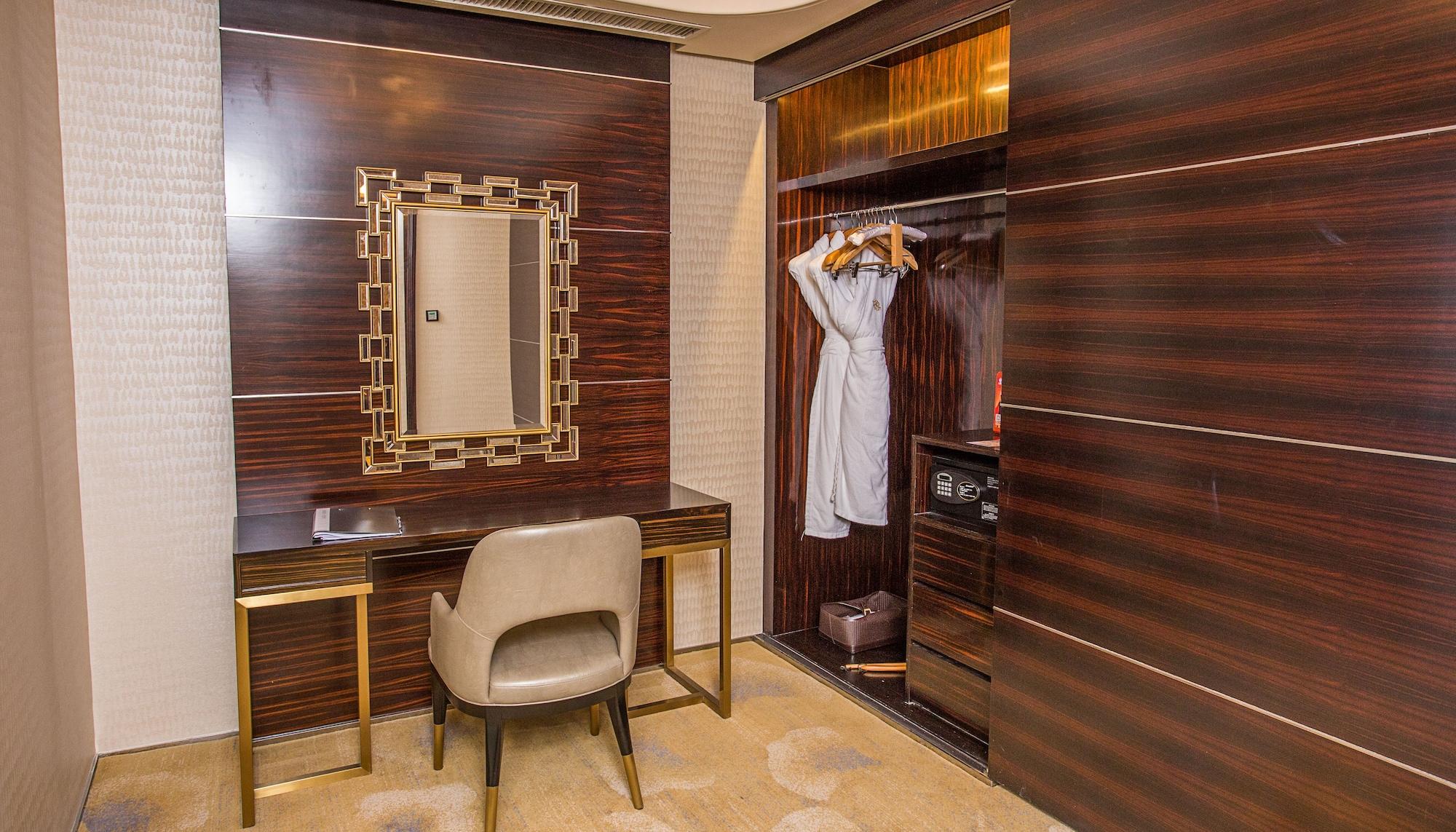 Chateau Star River Guangzhou-Free Shuttle Between Hotel And Exhibition Center & Welcome Drink During Canton Fair Guangzhou
