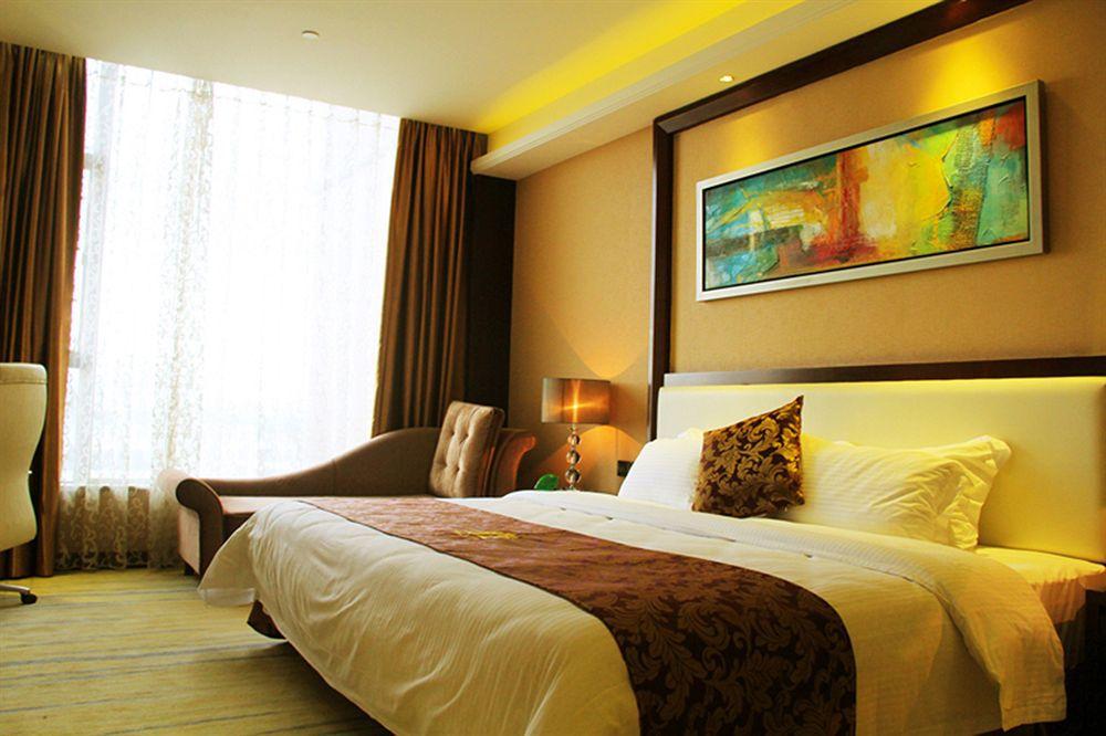 Meihao Mingyue International Finance Keyun Road Metro Branch 4*