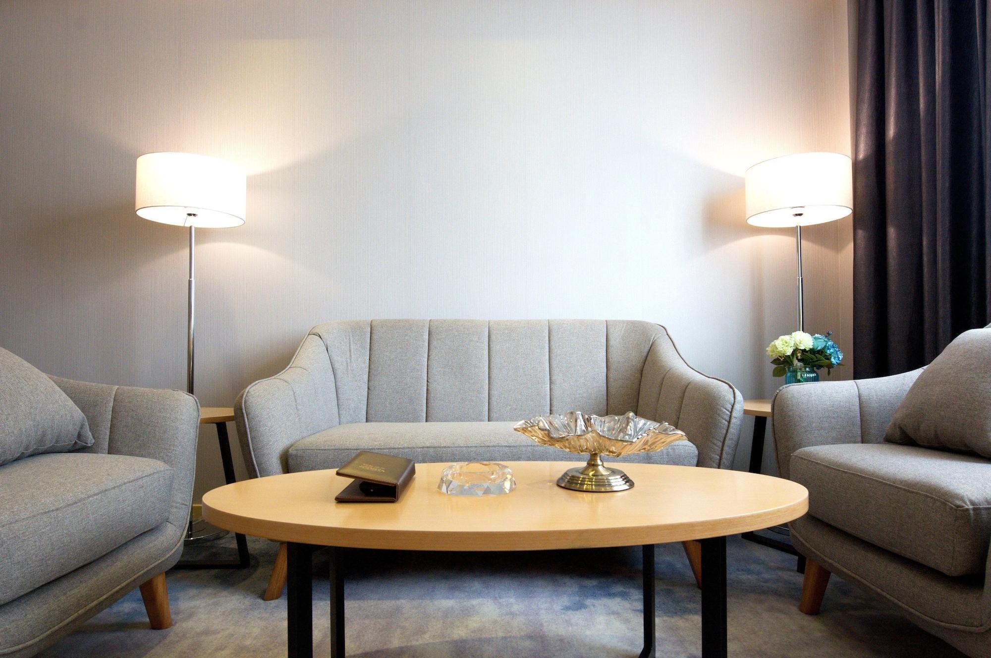 Seaman Hotel-line 2 Jiangnanxi Station Canton