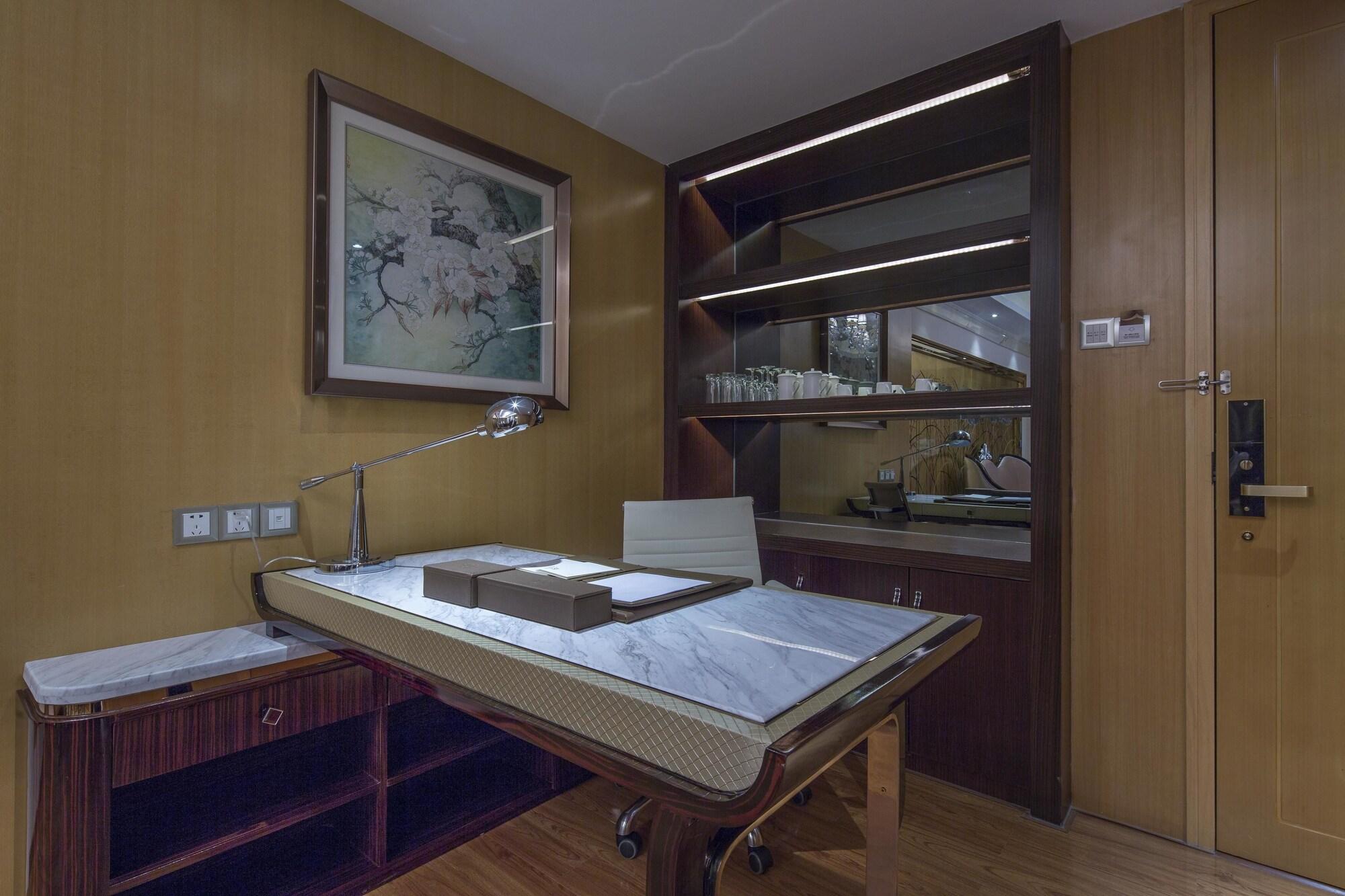 Manguo Internation Hotel 5*
