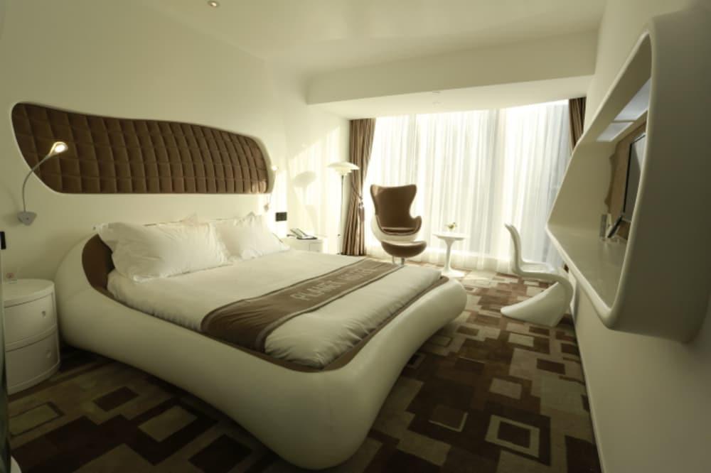 Planet Hotel 4*