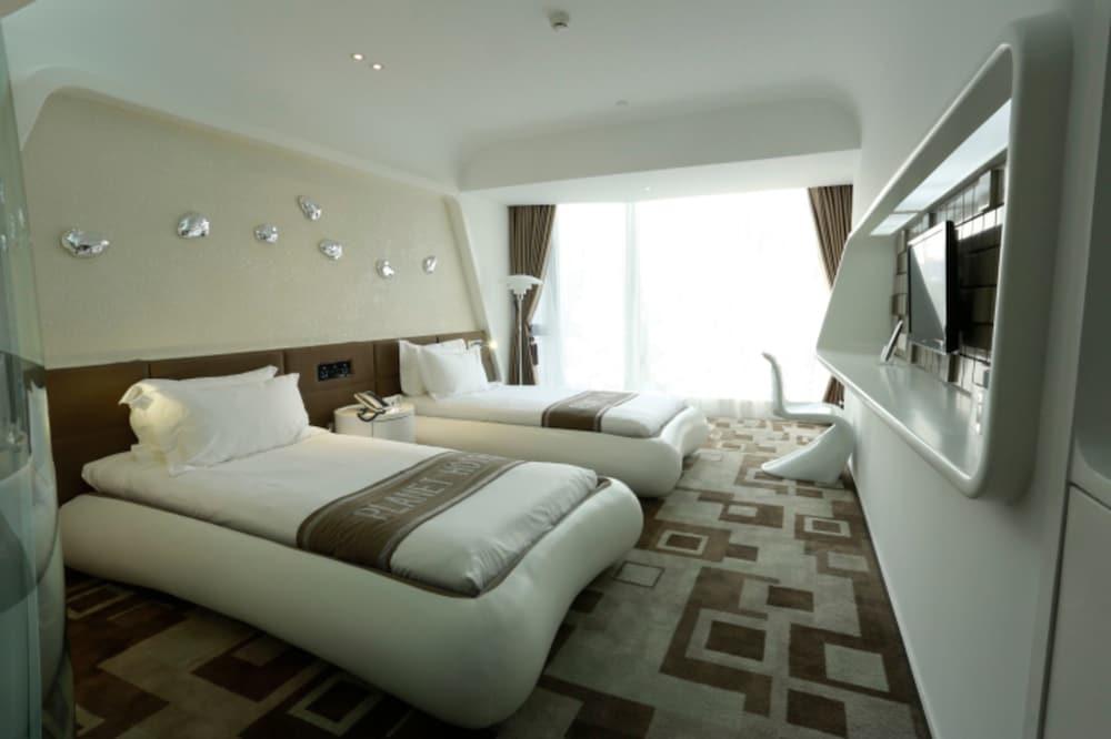 Planet Hotel 4*
