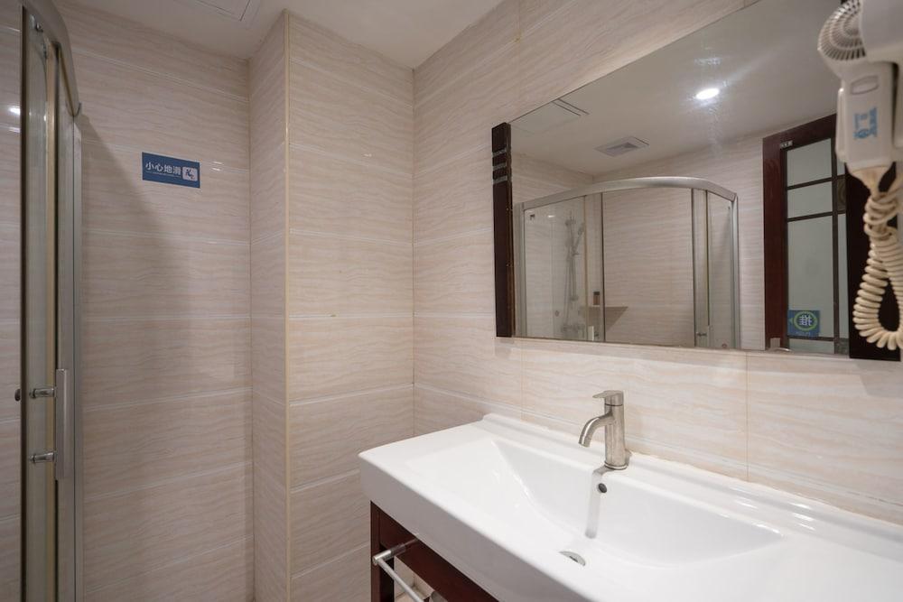 Lavande Hotels-guangzhou Railway Station Hotel 4*