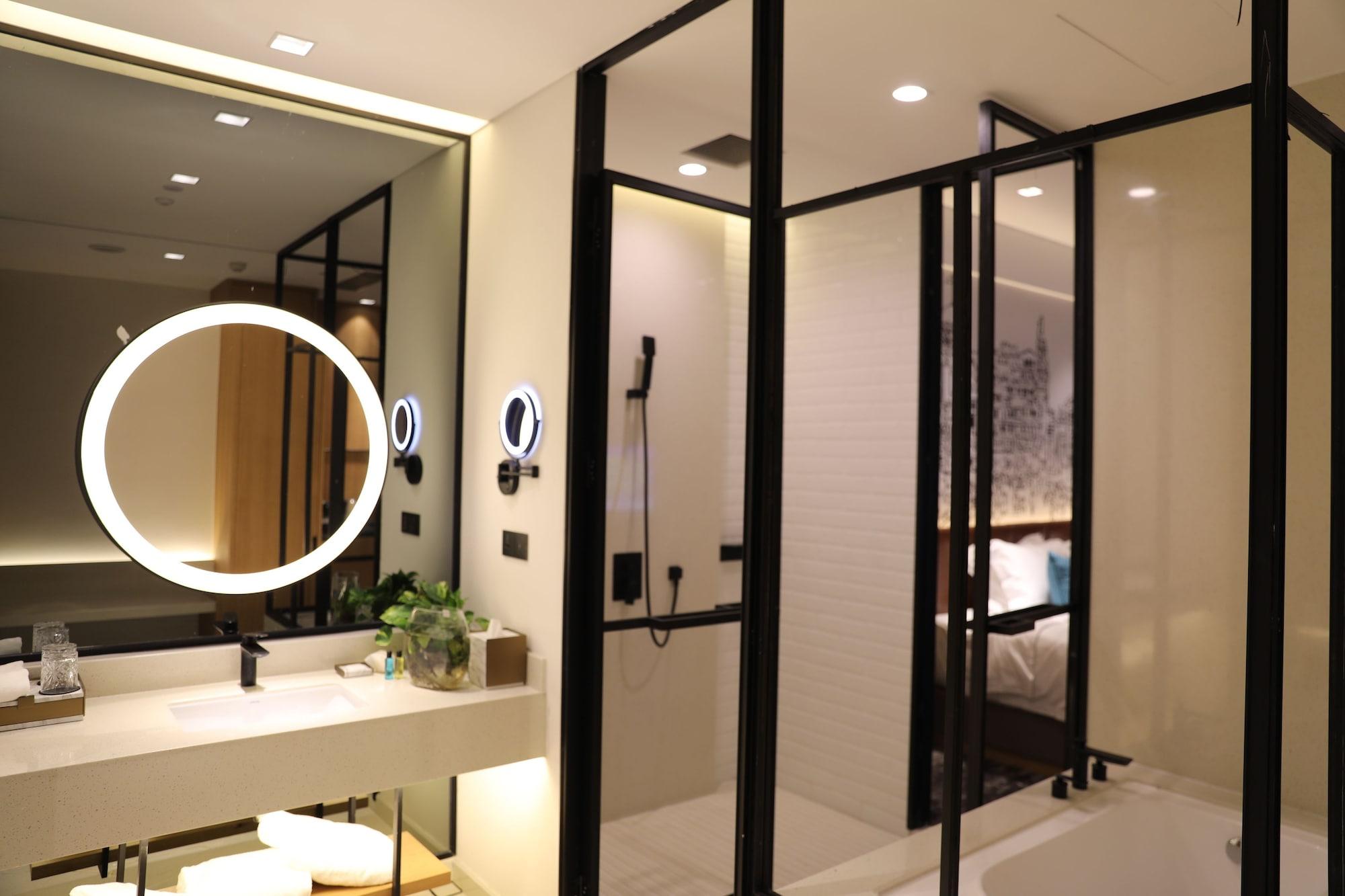 Longuu Hotel 4*