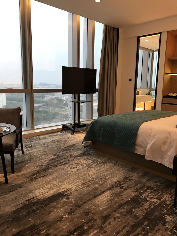 Longuu Hotel 4*