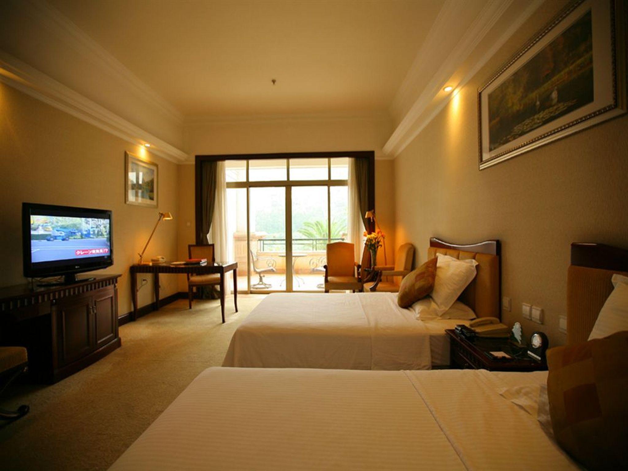 Phoenix Hotel 5*