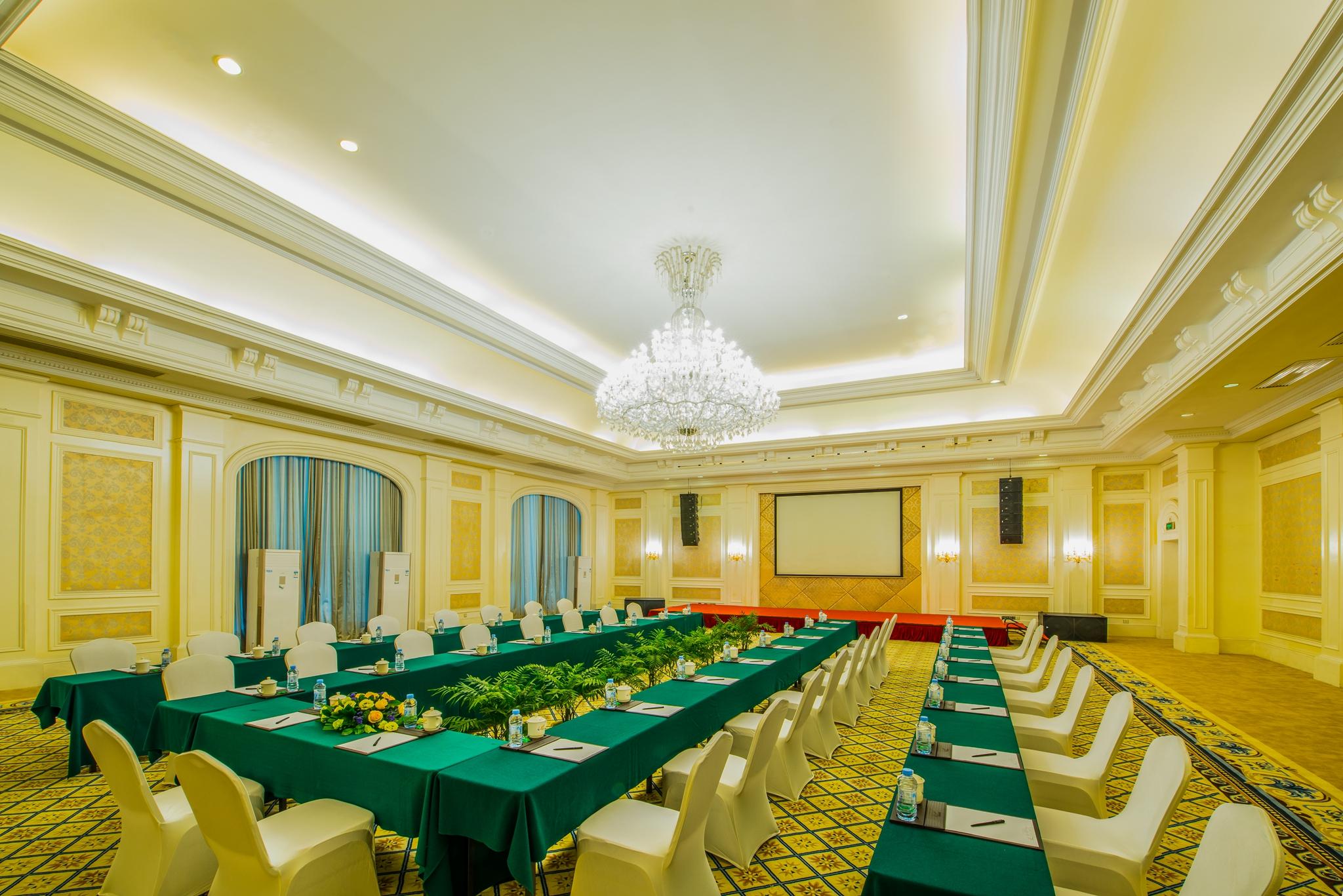 Phoenix Hotel 5*