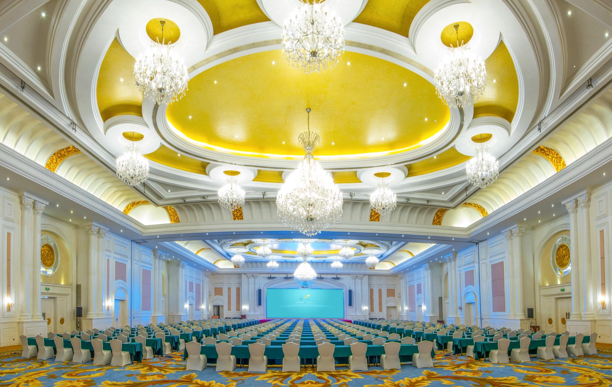 Hotel Phoenix 5*