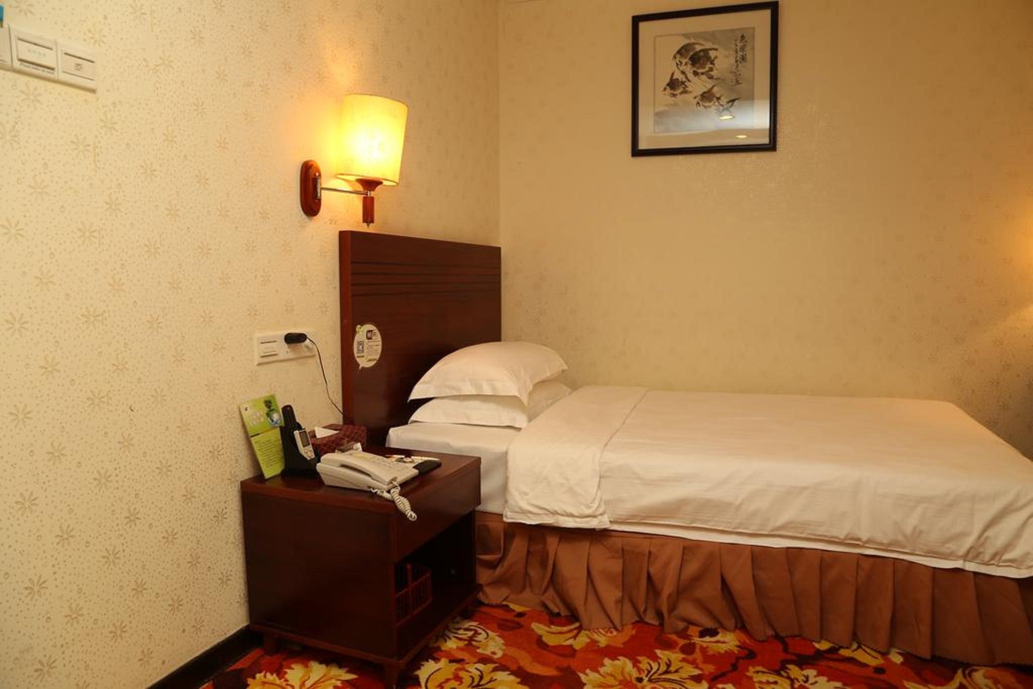 Pa Zhou Plaza Hotel 3*