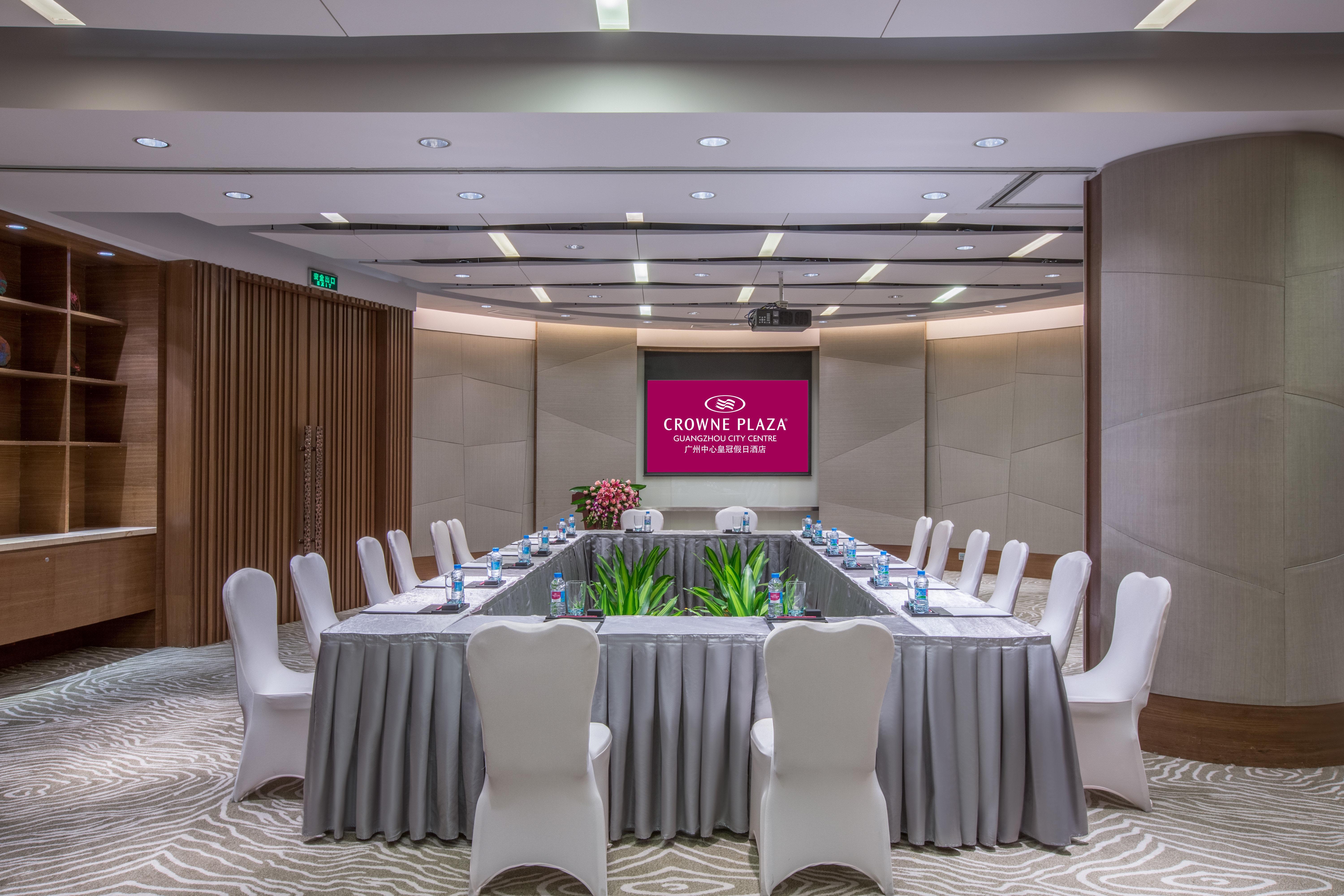 Crowne Plaza Centre By Ihg - Free Shuttle Between And Exhibition Center During Fair & Exhibitor Registration Counter Hotel 5*