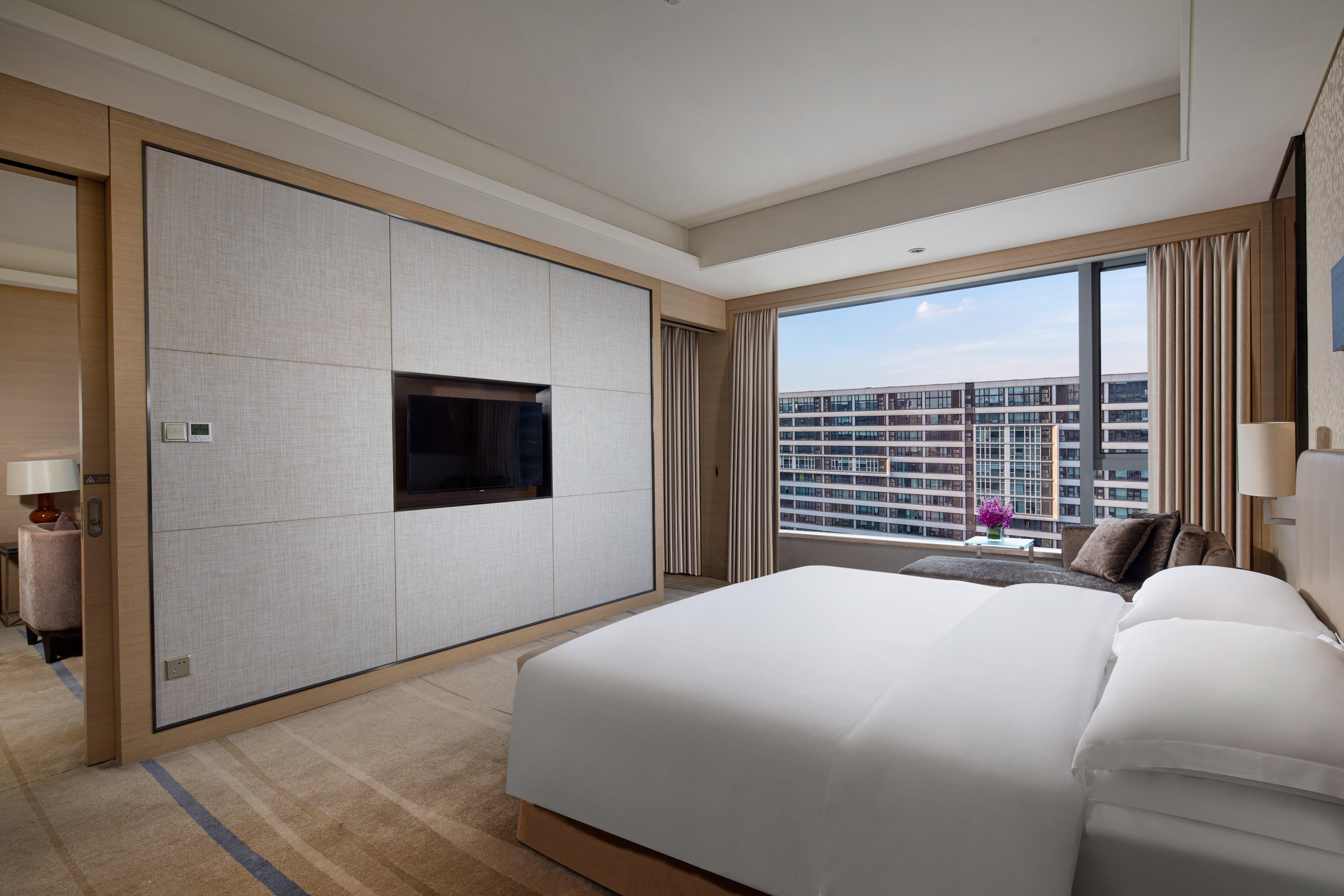 Crowne Plaza Huadu By Ihg - Free Shuttle Bus Between To Exhibition Center During Fair