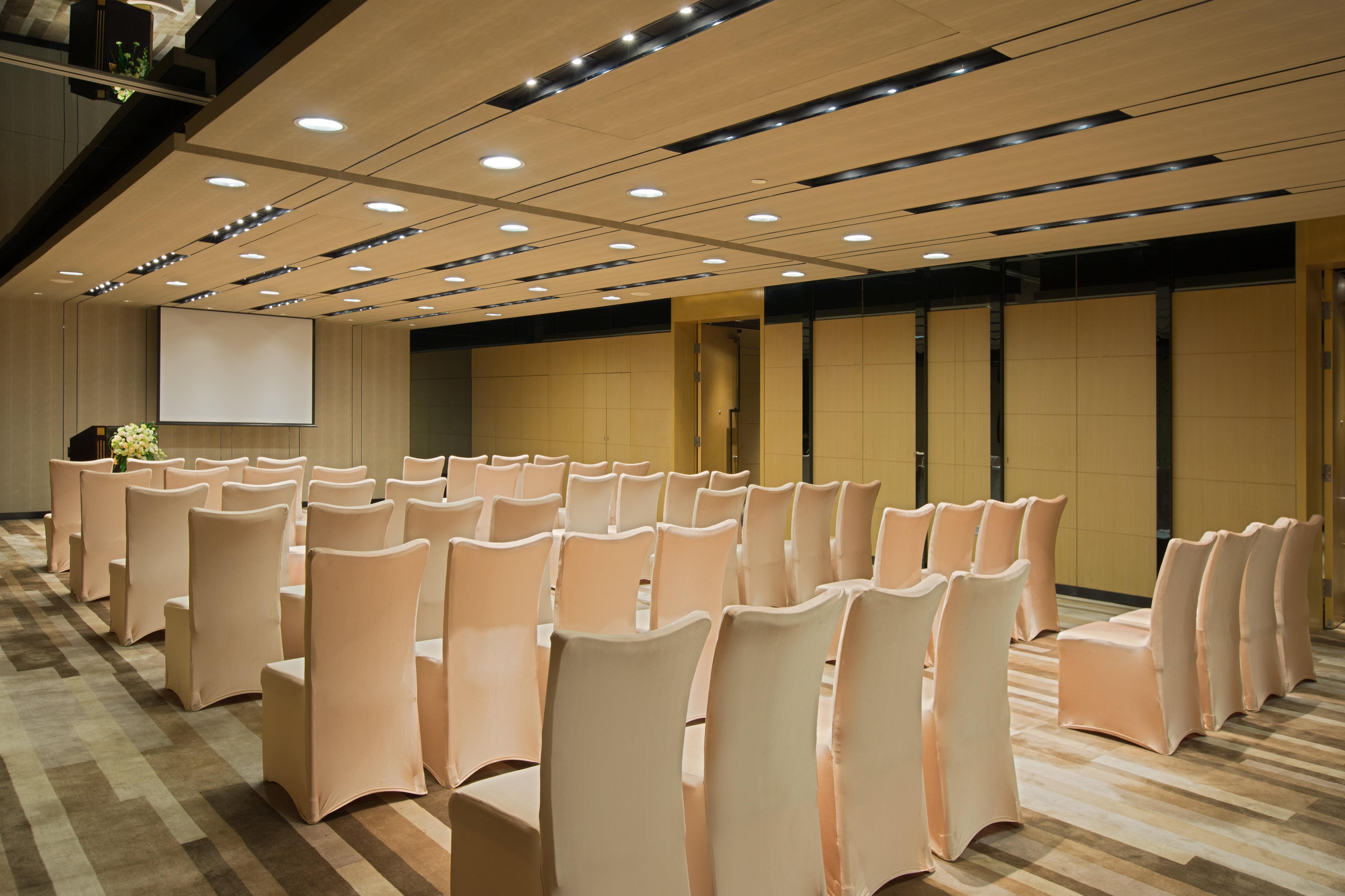 Crowne Plaza Huadu By Ihg - Free Shuttle Bus Between To Exhibition Center During Fair 5* Guangzhou