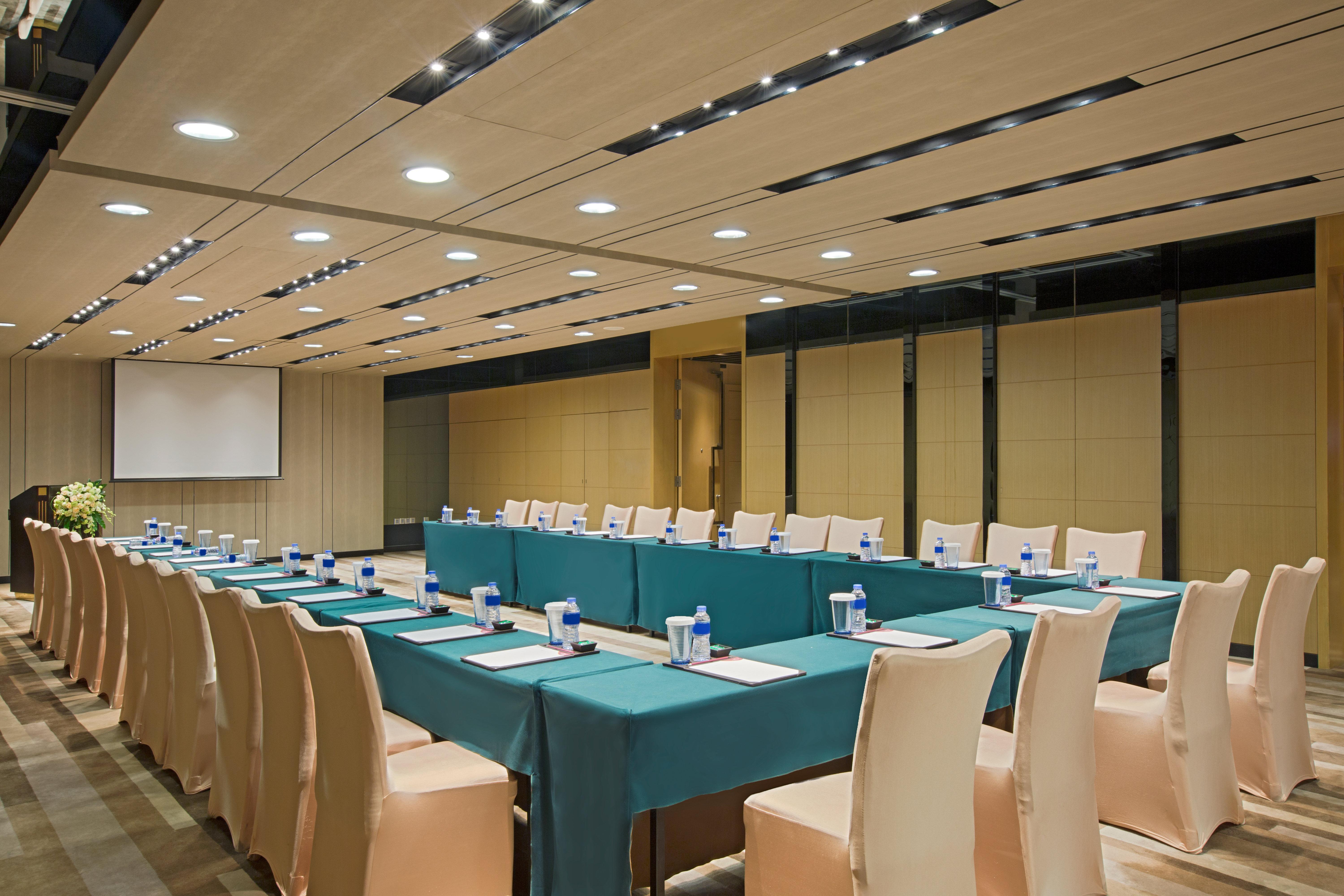 Crowne Plaza Huadu By Ihg - Free Shuttle Bus Between To Exhibition Center During Fair 5*