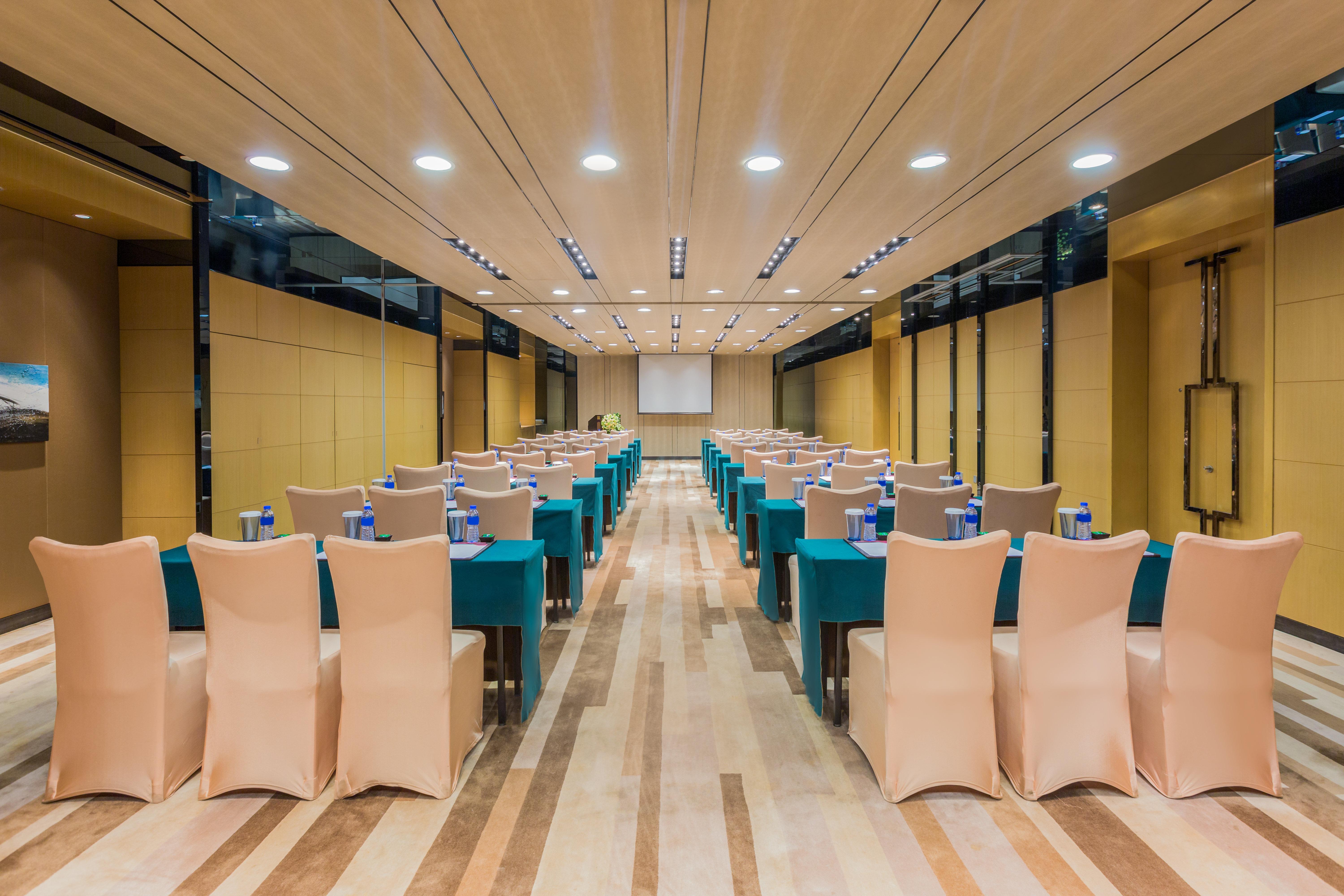 Crowne Plaza Huadu By Ihg - Free Shuttle Bus Between To Exhibition Center During Fair Hotel