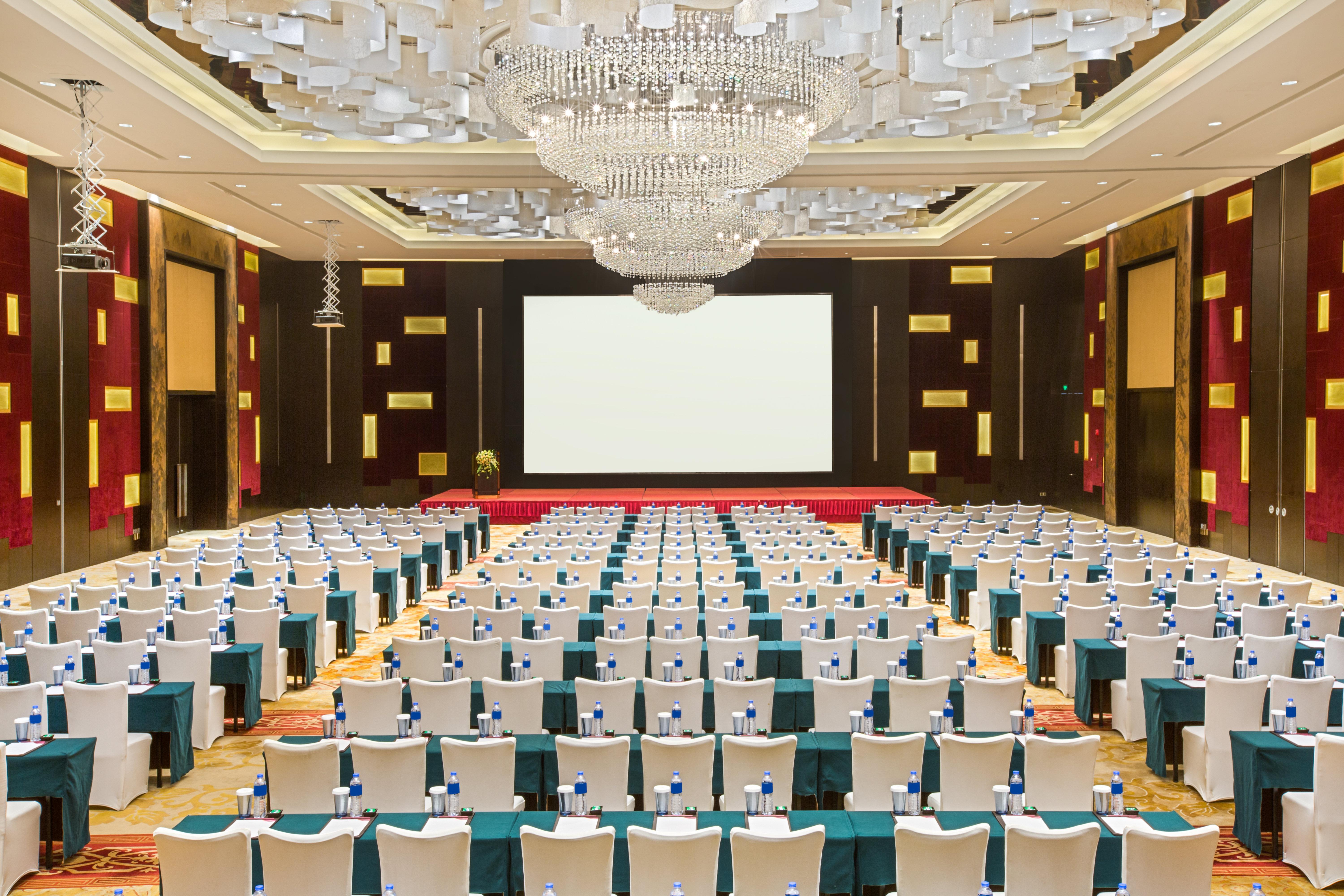 Hotel Crowne Plaza Huadu By Ihg - Free Shuttle Bus Between To Exhibition Center During Fair