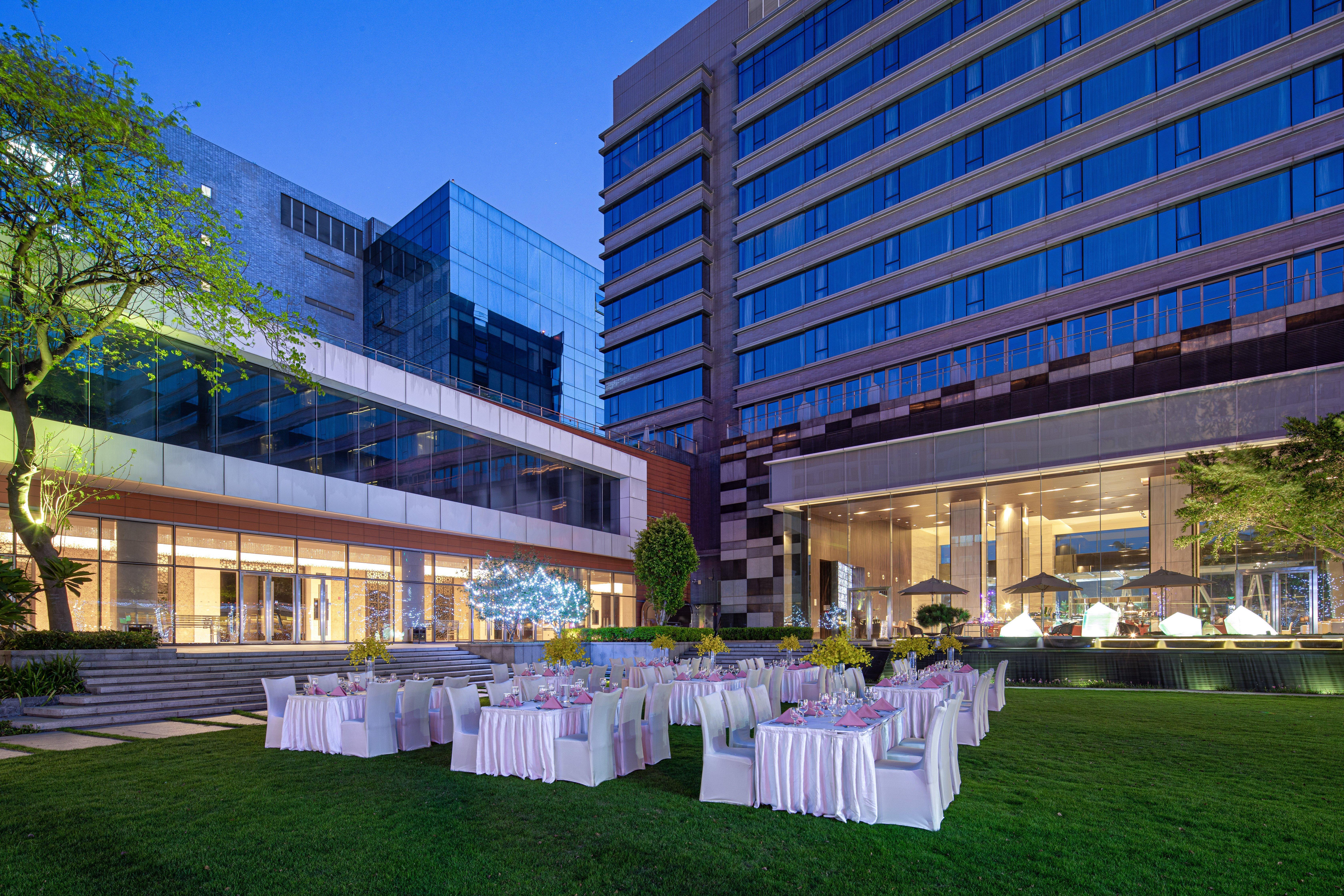 Crowne Plaza Huadu By Ihg - Free Shuttle Bus Between To Exhibition Center During Fair Hotel