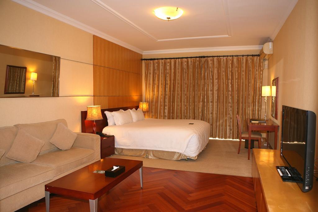 Star River Hotel