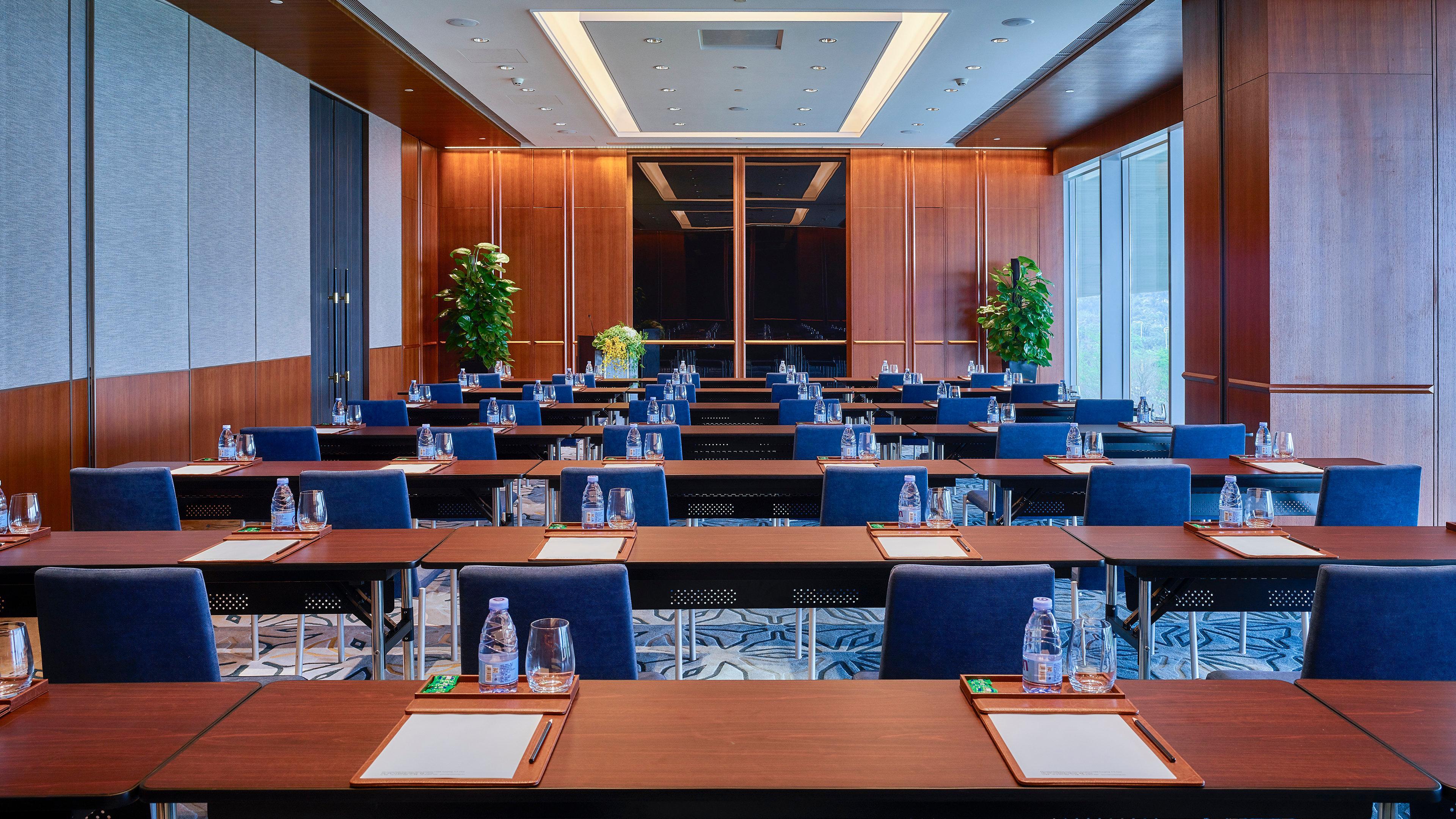 Intercontinental Exhibition Center By Ihg - Free Shuttle Between And Exhibition Center During Fair & Exhibitor Registration Counter Hotel 5*
