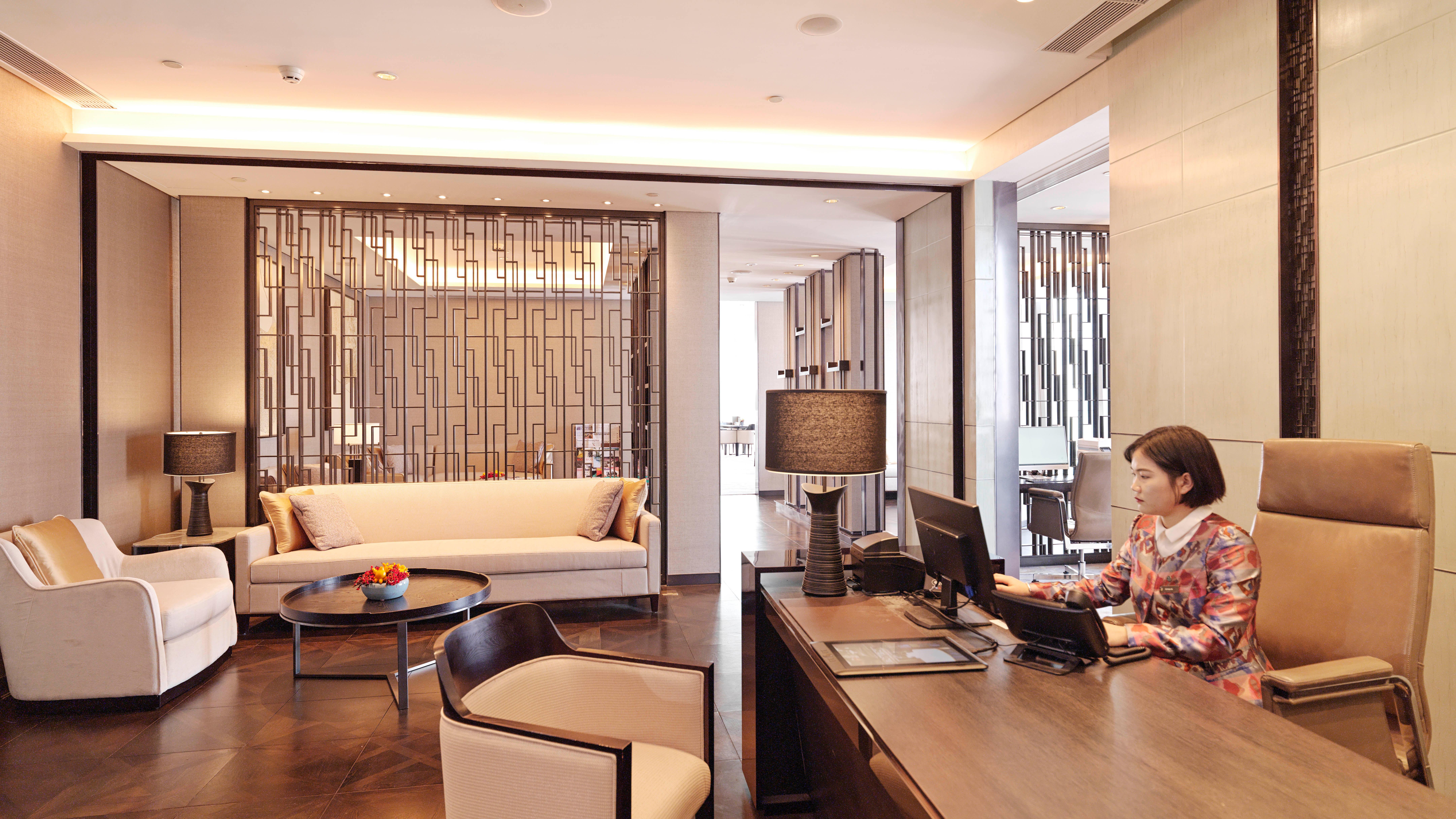 Intercontinental Exhibition Center By Ihg - Free Shuttle Between And Exhibition Center During Fair & Exhibitor Registration Counter 5*