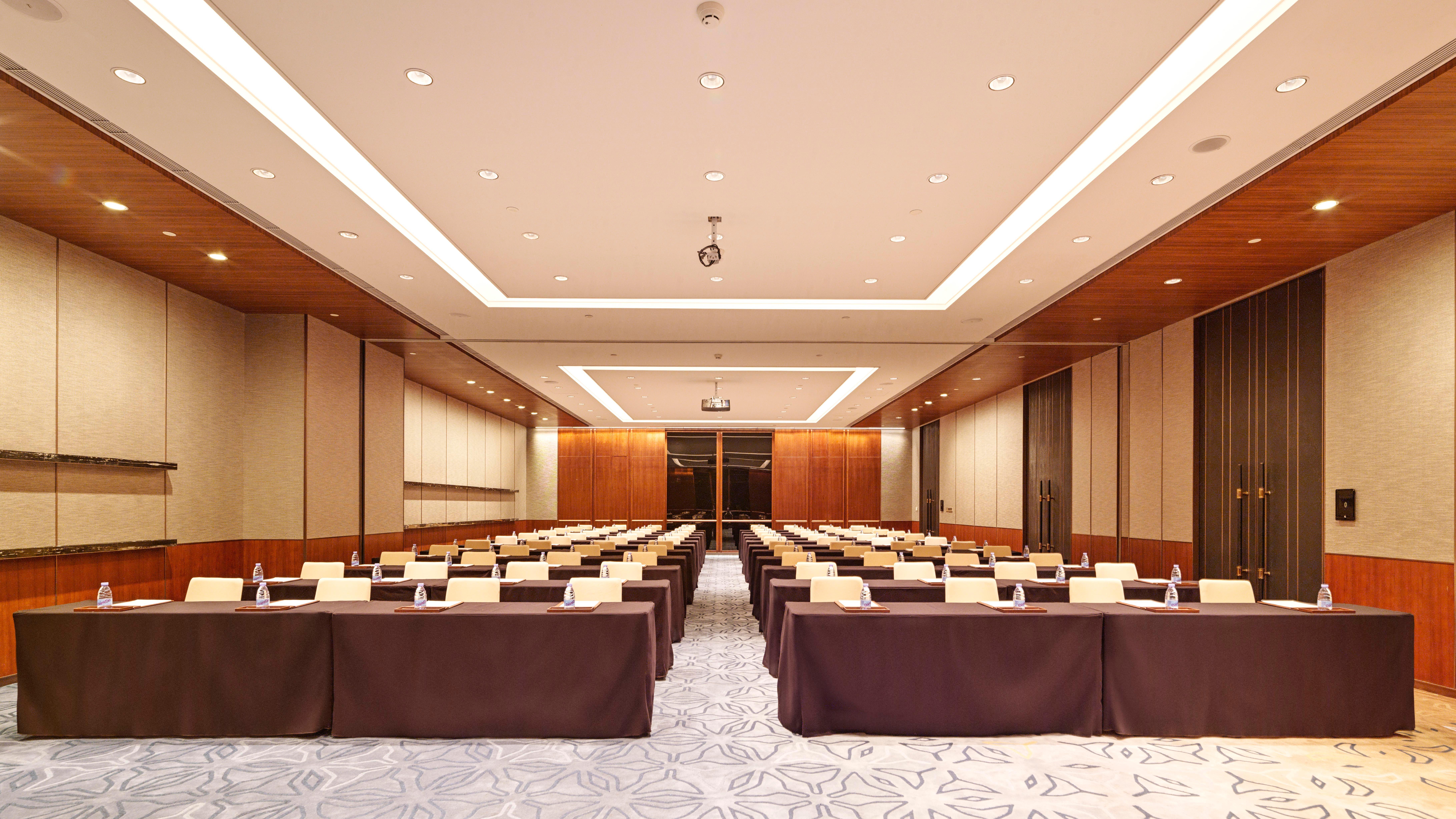 Intercontinental Exhibition Center By Ihg - Free Shuttle Between And Exhibition Center During Fair & Exhibitor Registration Counter Hotel