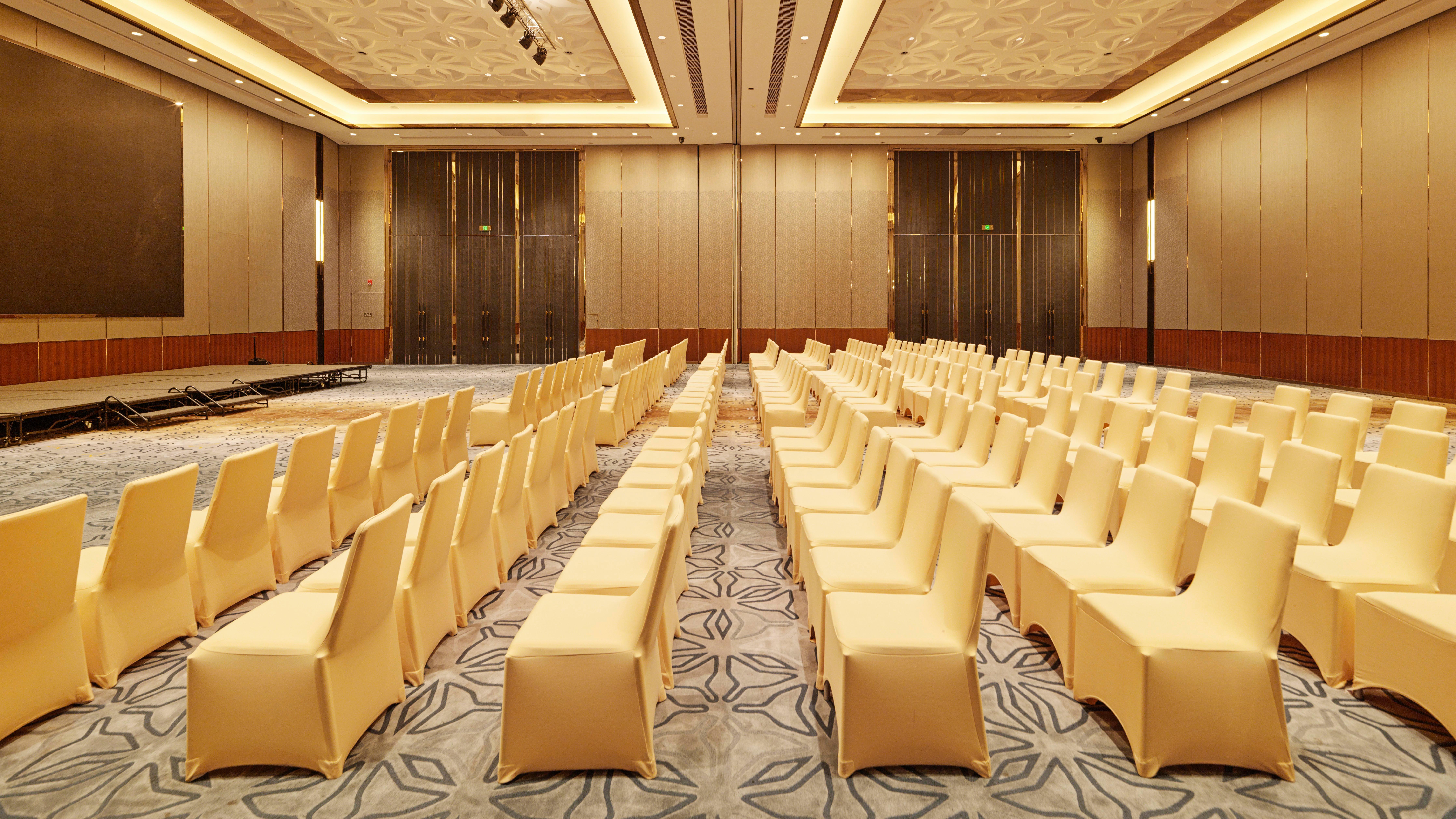 Intercontinental Exhibition Center By Ihg - Free Shuttle Between And Exhibition Center During Fair & Exhibitor Registration Counter Hotel 5*