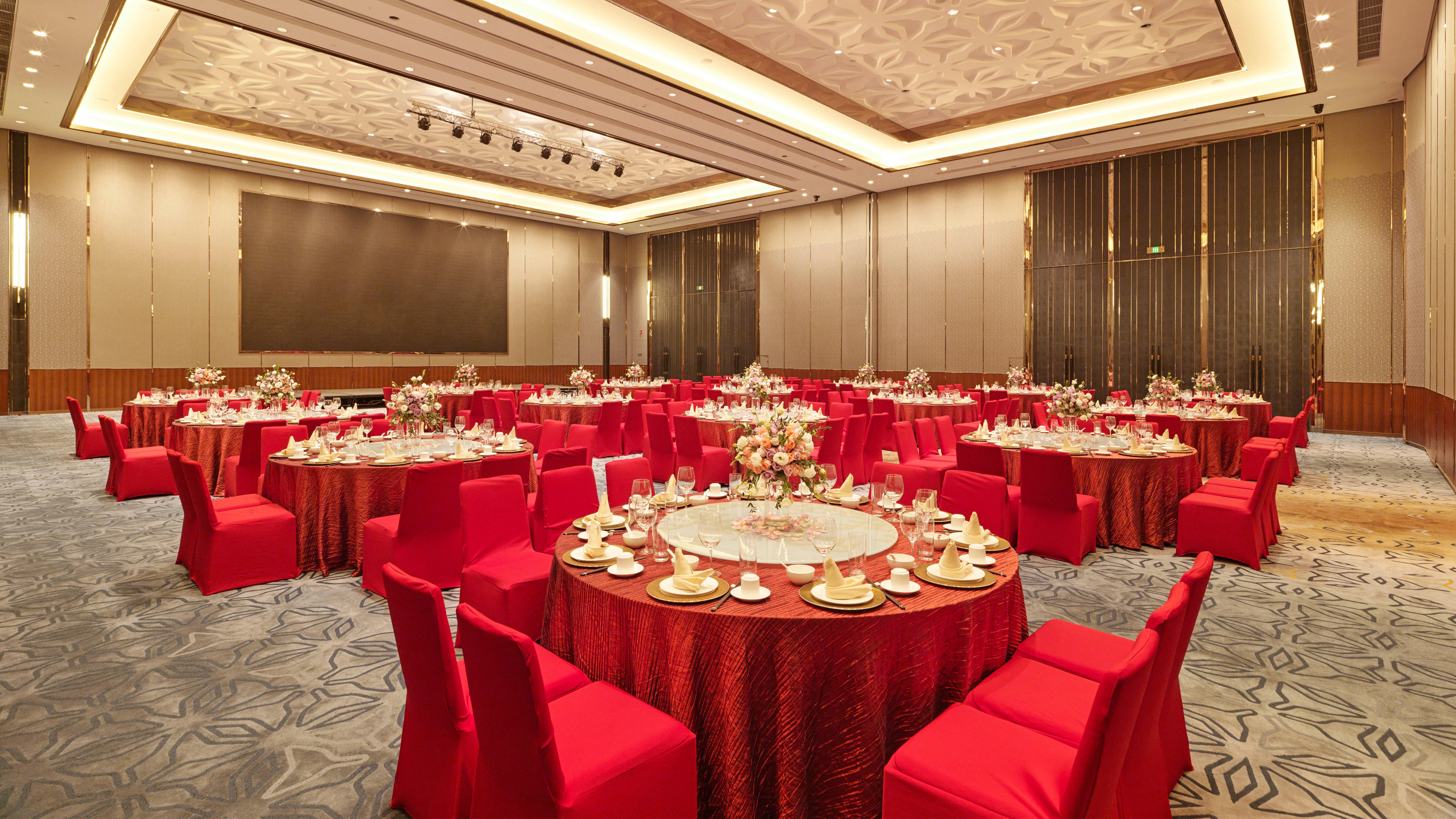 Intercontinental Exhibition Center By Ihg - Free Shuttle Between And Exhibition Center During Fair & Exhibitor Registration Counter 5*