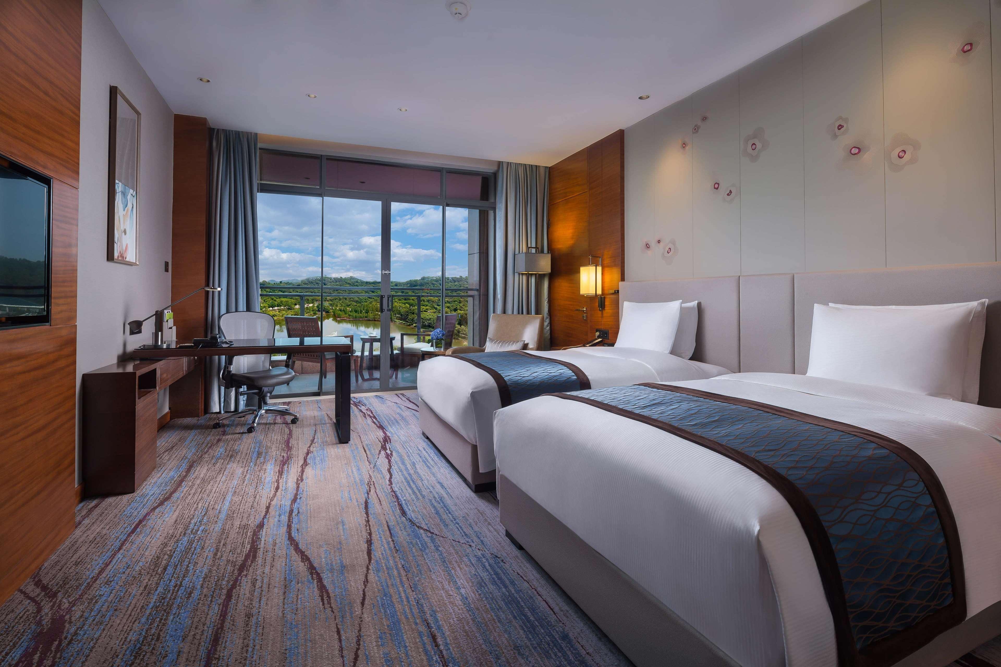Doubletree By Hilton Science City-free Shuttle Bus Service During Fair Period Canton