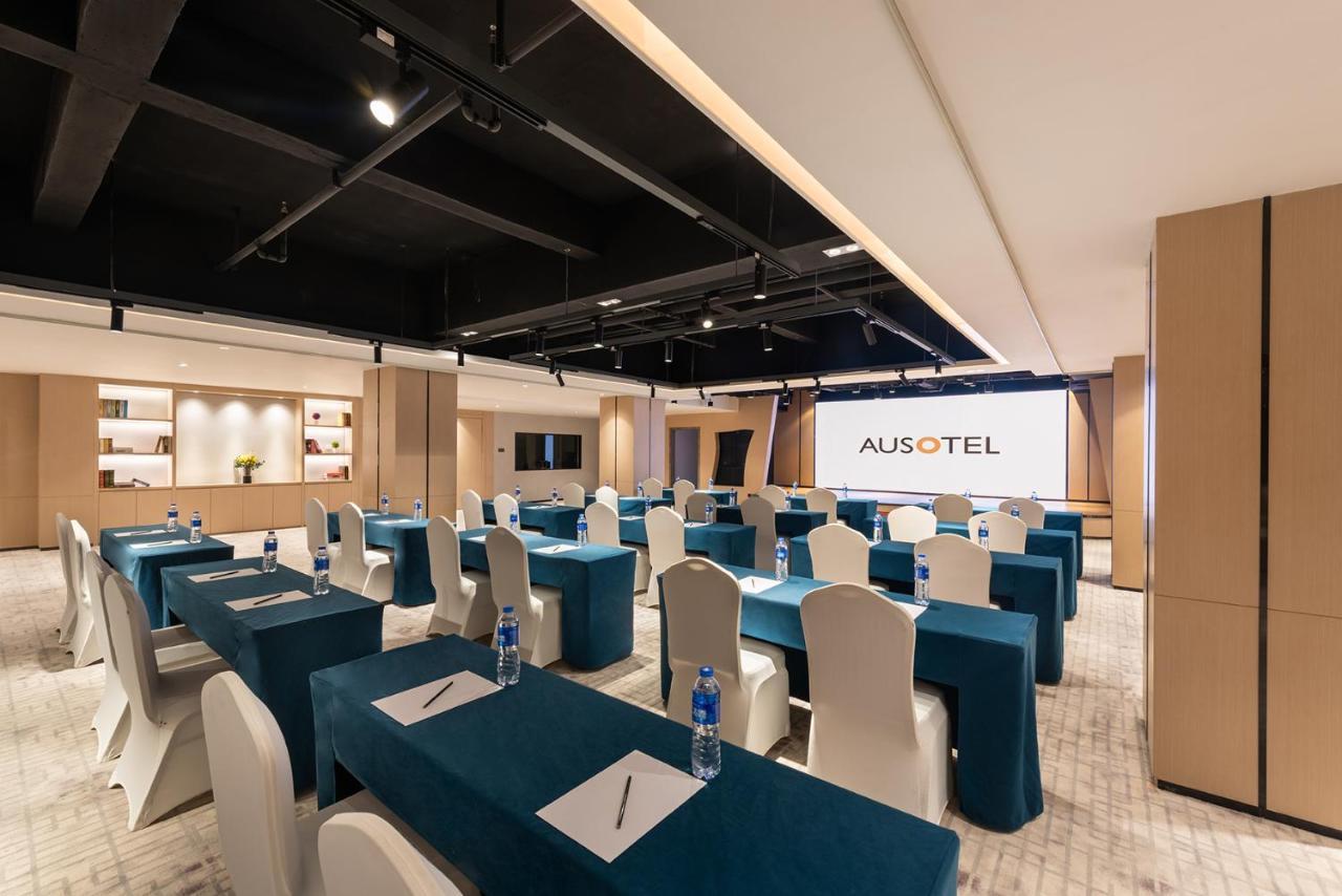 Ausotel Wow Huadu Sunac Land Hotel 4*