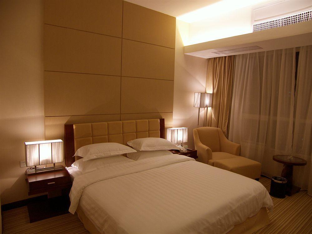Hotel Long Zhou Grand