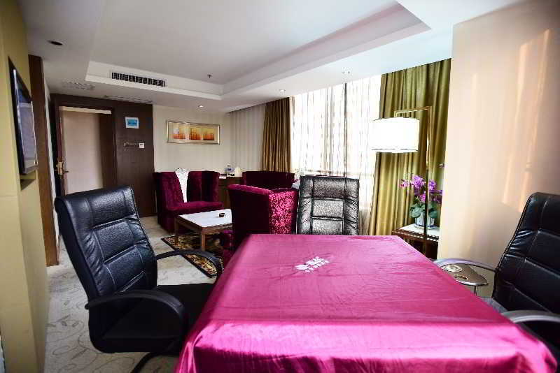 Kaiserdom Huayue Hotel 3*