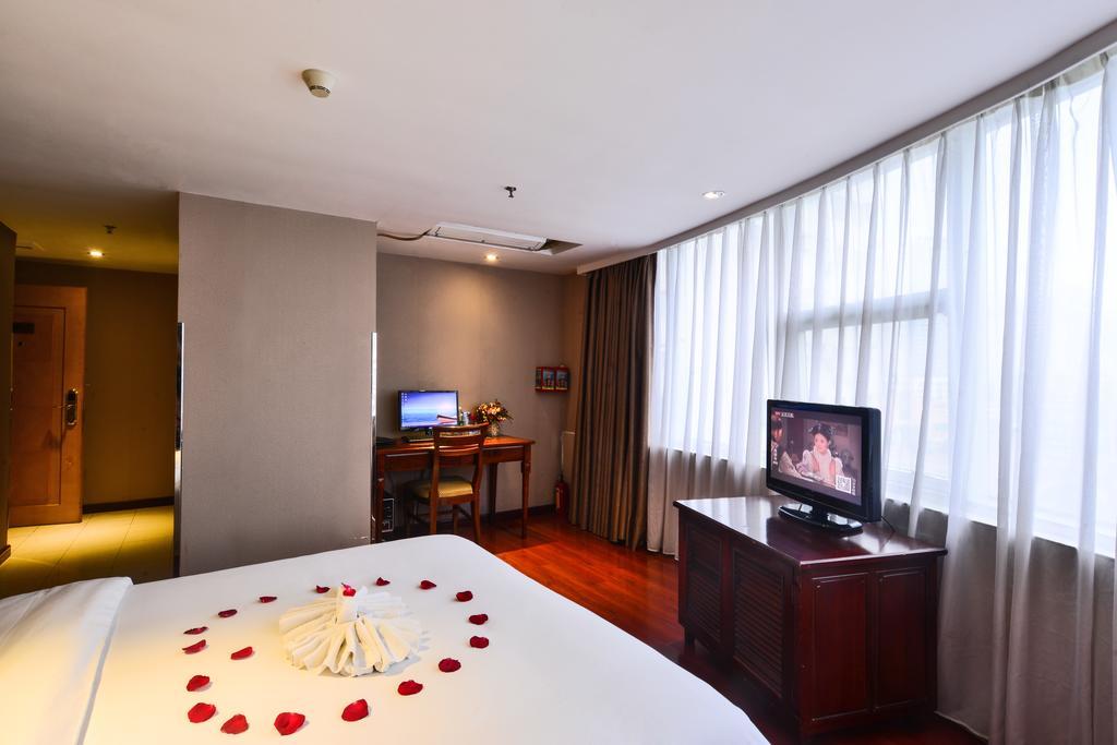 Yingshang Gangding Longkou West Hotel