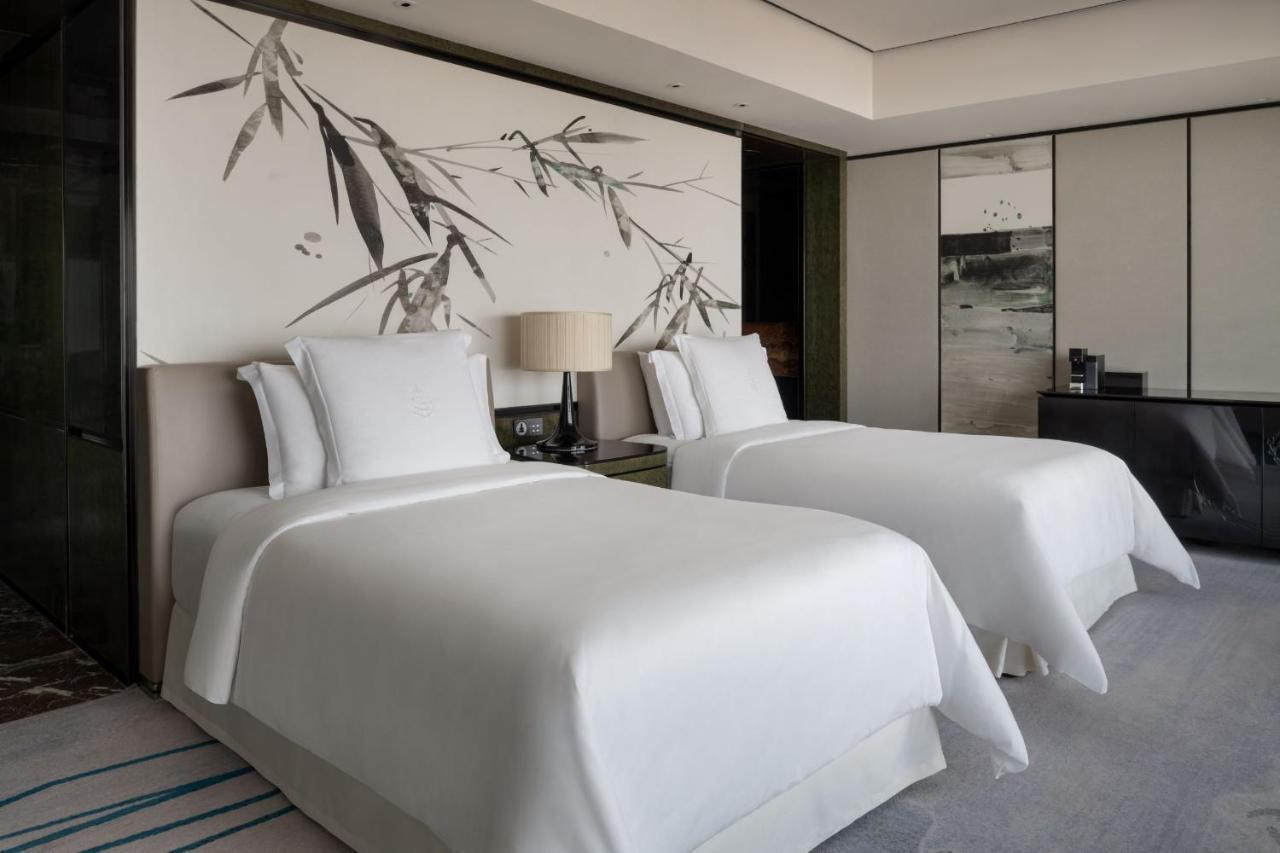 Four Seasons - Free Shuttle Bus To Fair Complex & Overseas Buyer Registration Services During Fair Period Guangzhou