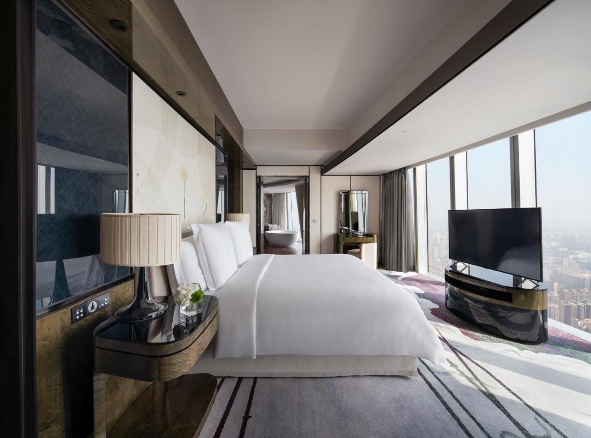 Four Seasons - Free Shuttle Bus To Fair Complex & Overseas Buyer Registration Services During Fair Period 5*