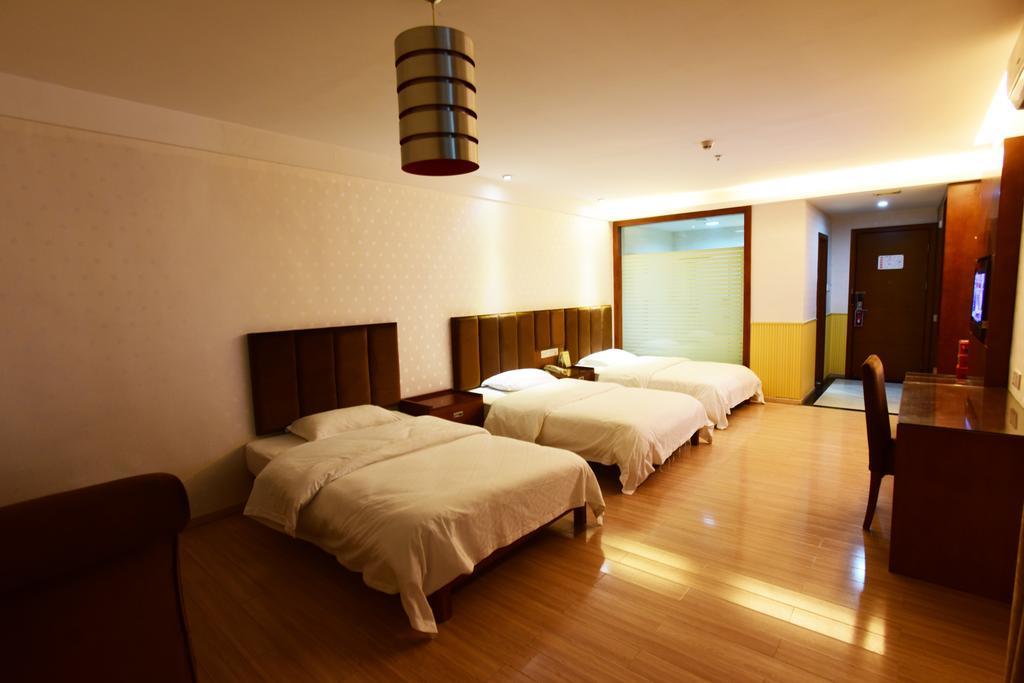 Kaiserdom Baiyun Airport-24-hour Airport-free Shuttle Bus Hotel 2*