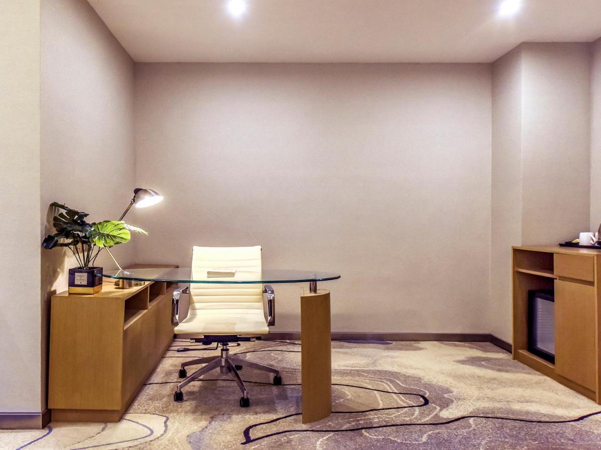 Huihe Hotel 4*